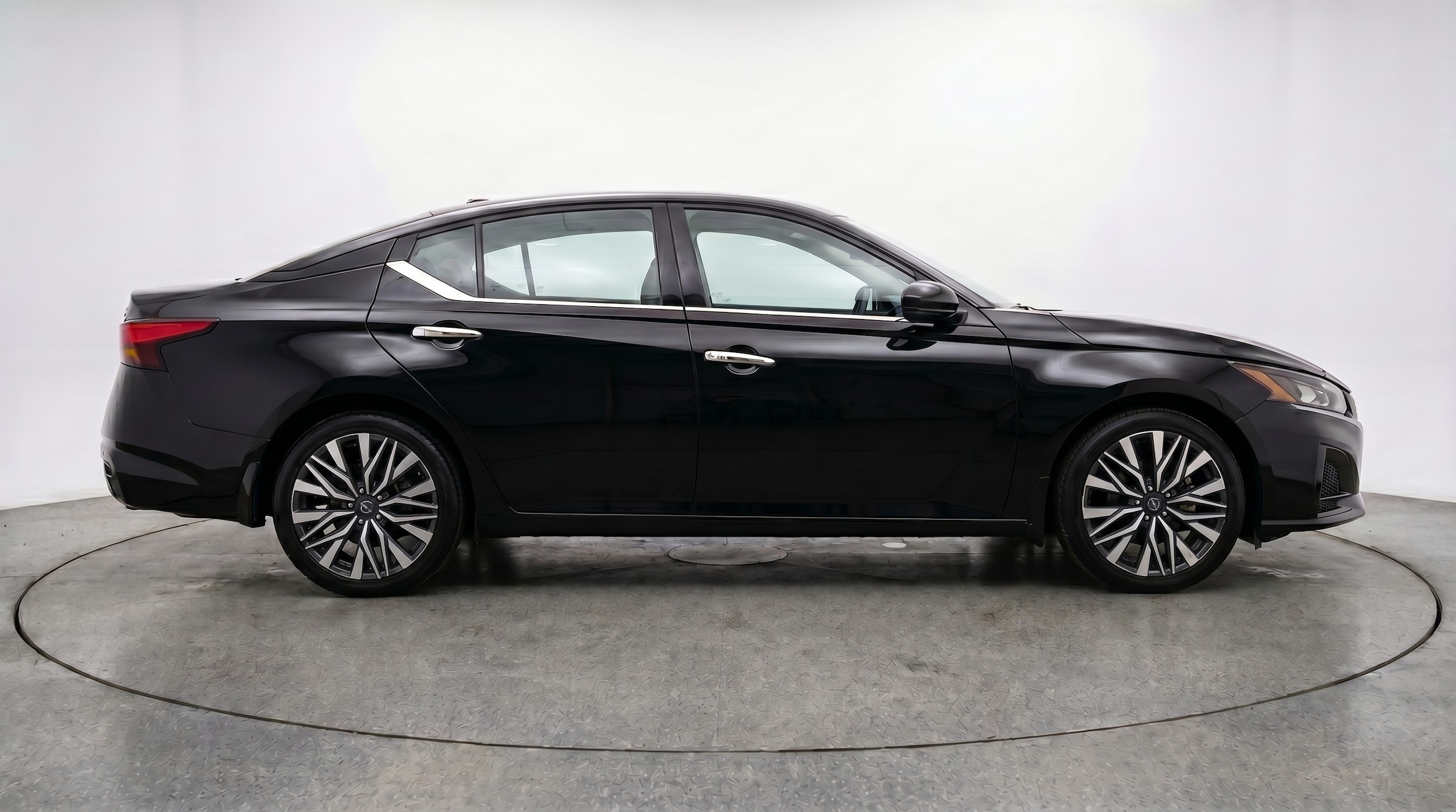 Thumbnail: 2025 Nissan Altima - 8