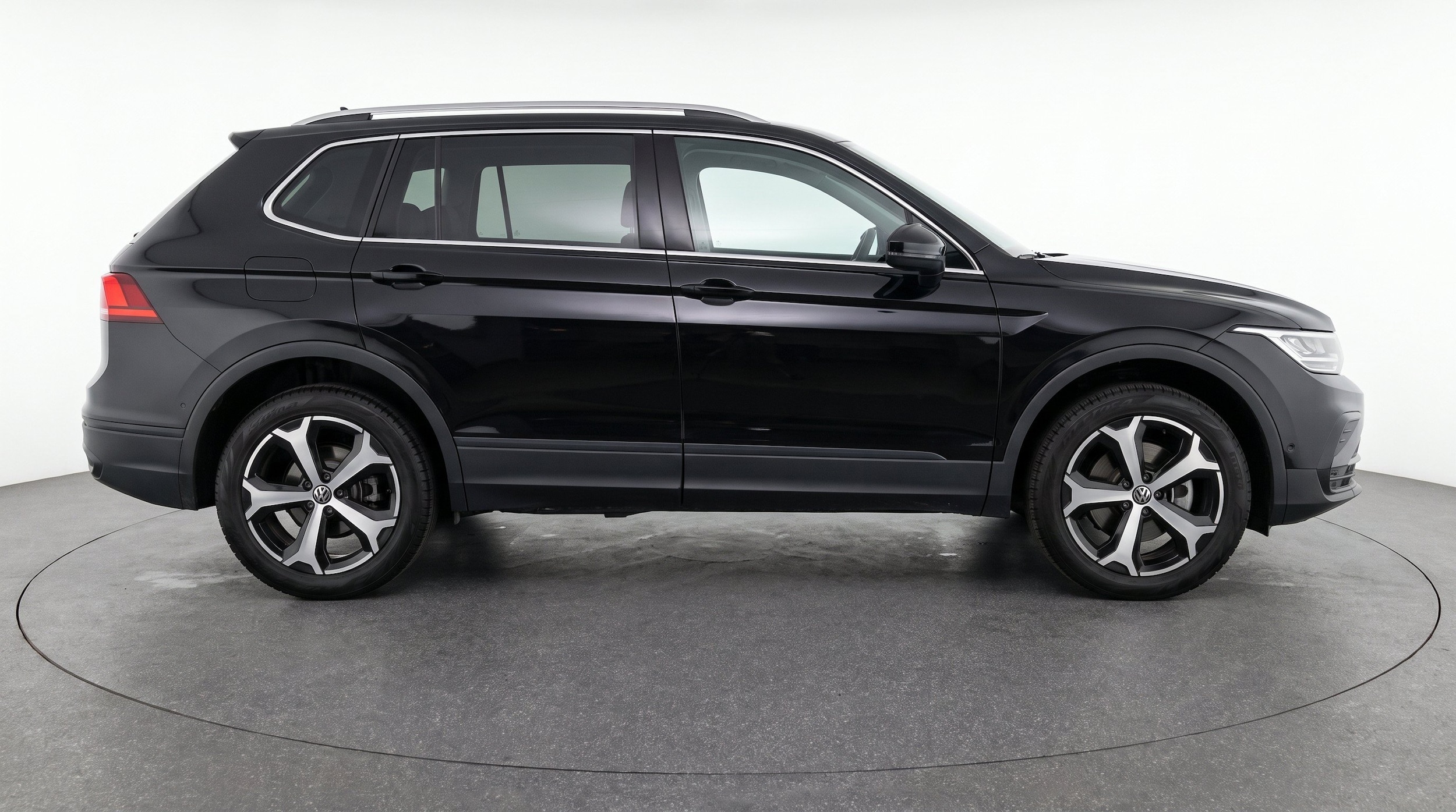 Thumbnail: 2026 Volkswagen Tiguan - 10