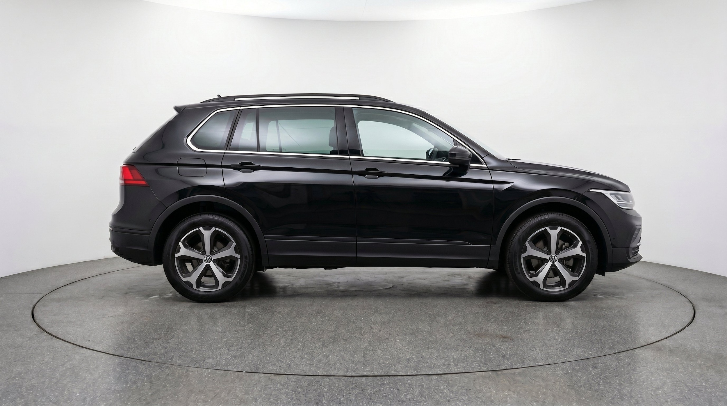 Thumbnail: 2026 Volkswagen Tiguan - 11