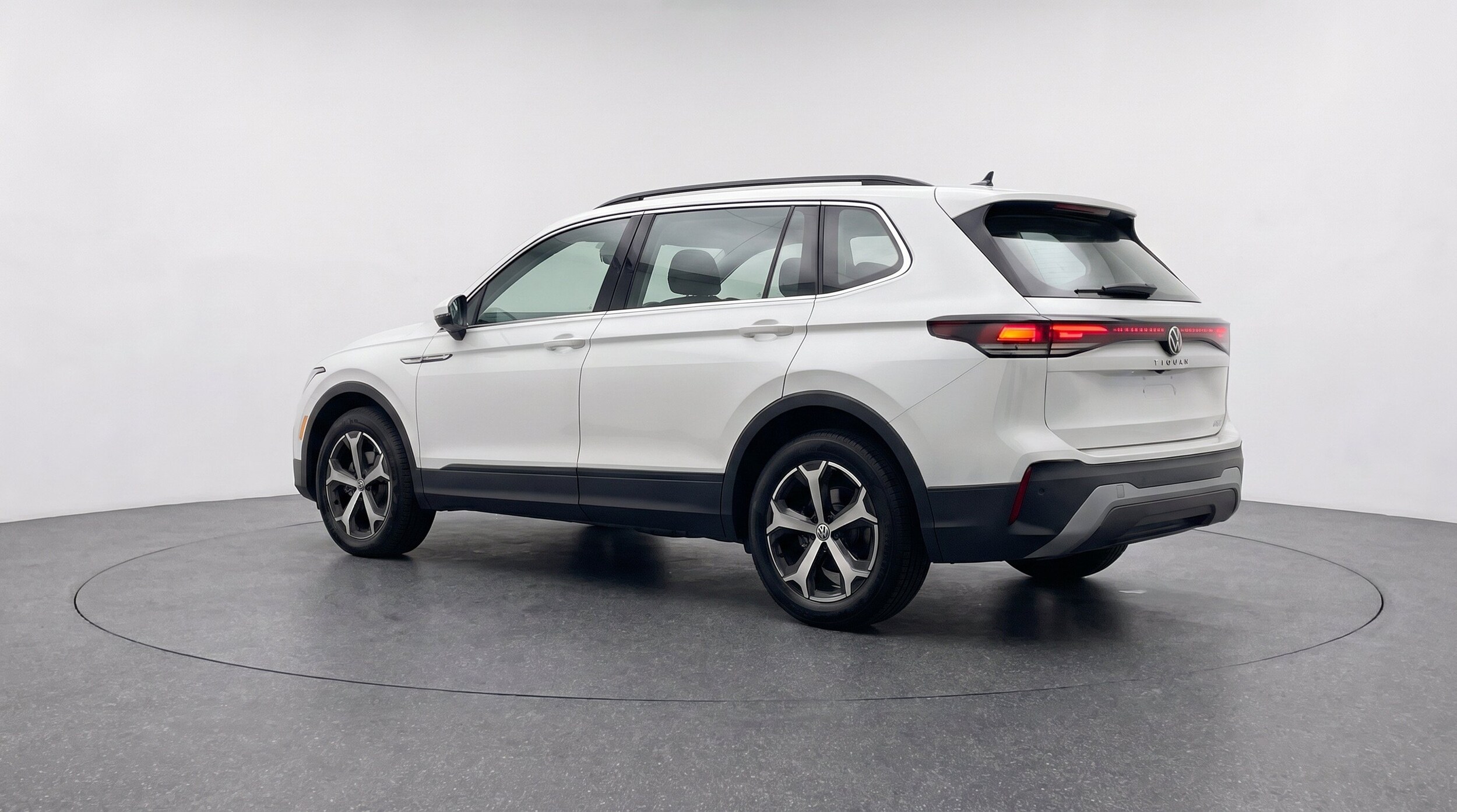 Thumbnail: 2026 Volkswagen Tiguan - 6