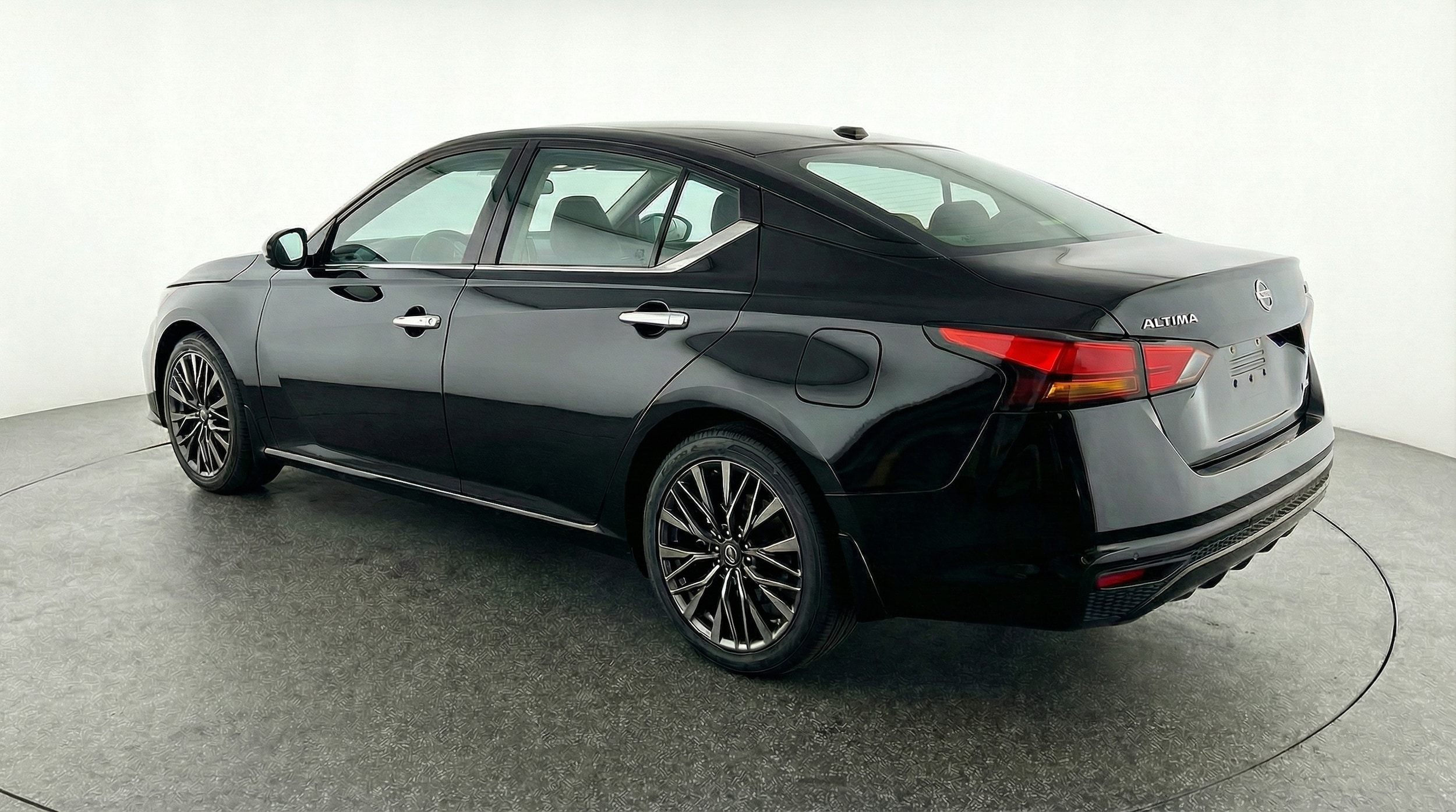 Thumbnail: 2025 Nissan Altima - 5