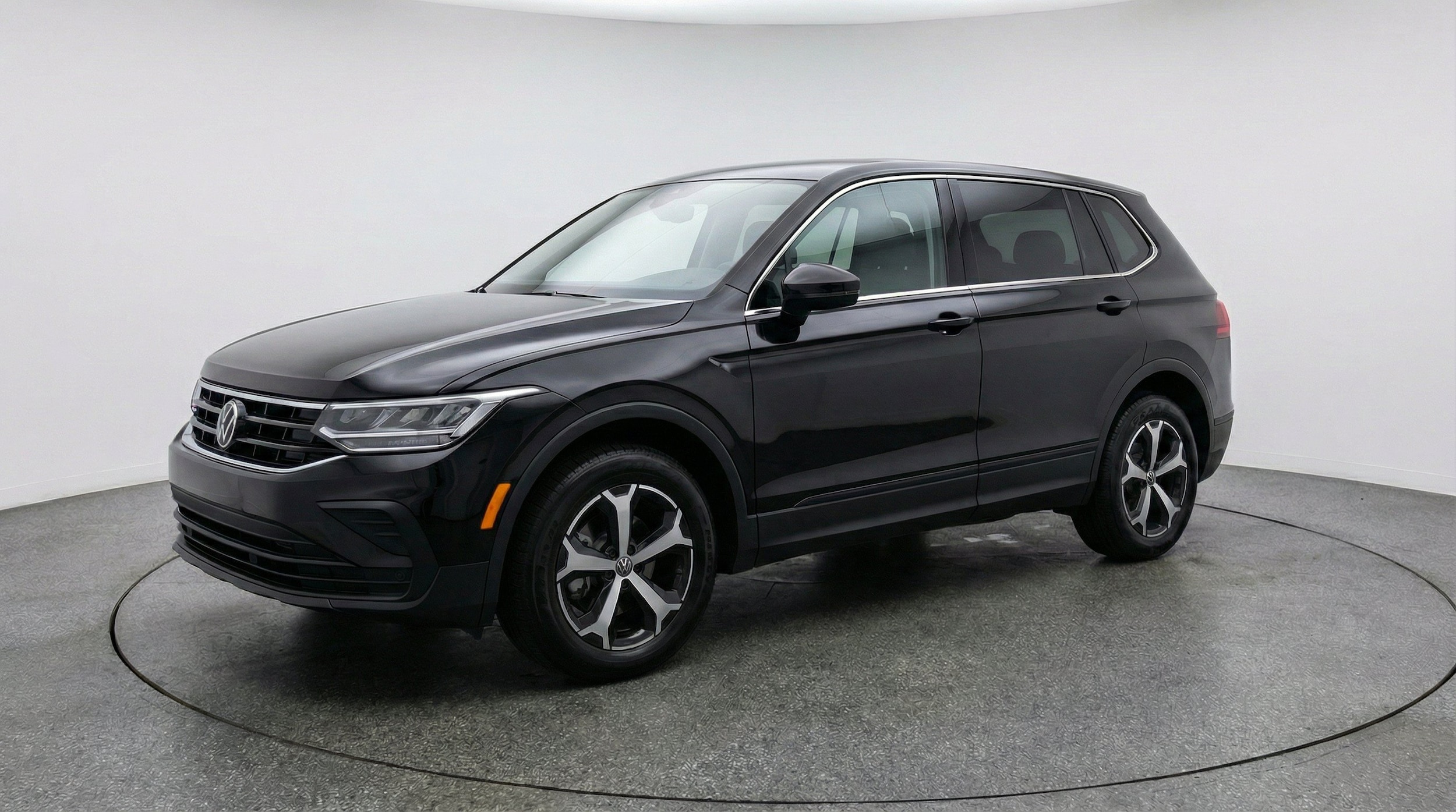 Thumbnail: 2026 Volkswagen Tiguan - 3