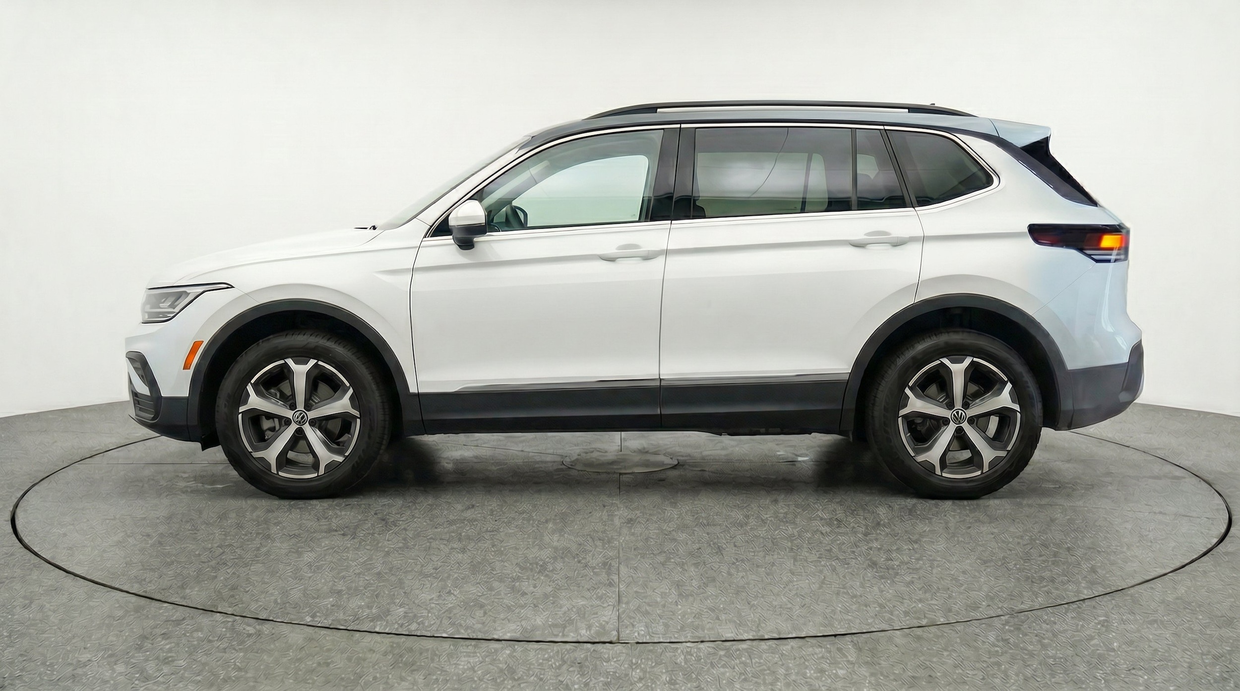 Thumbnail: 2026 Volkswagen Tiguan - 5