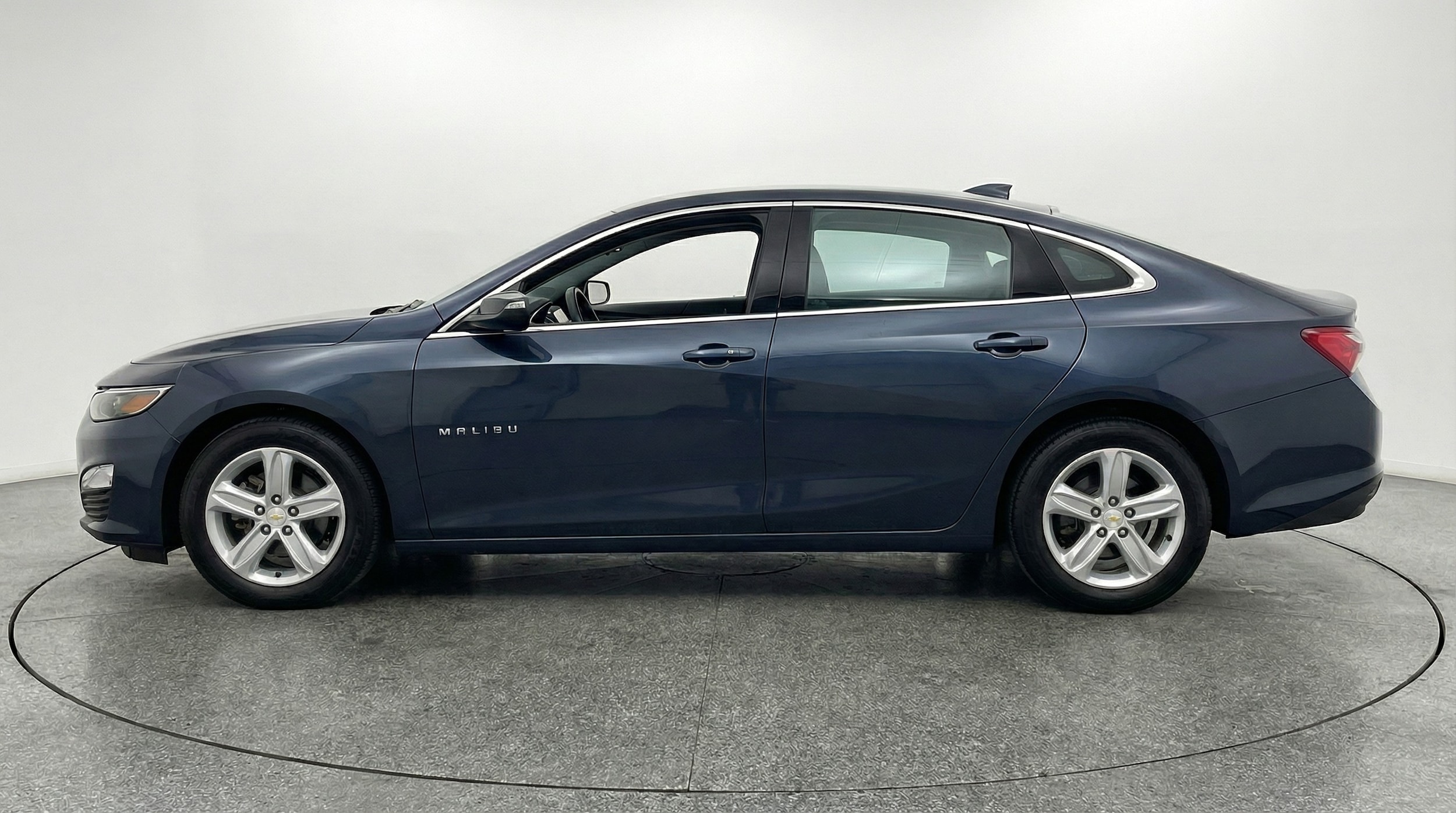 Thumbnail: 2023 Chevrolet Malibu - 4
