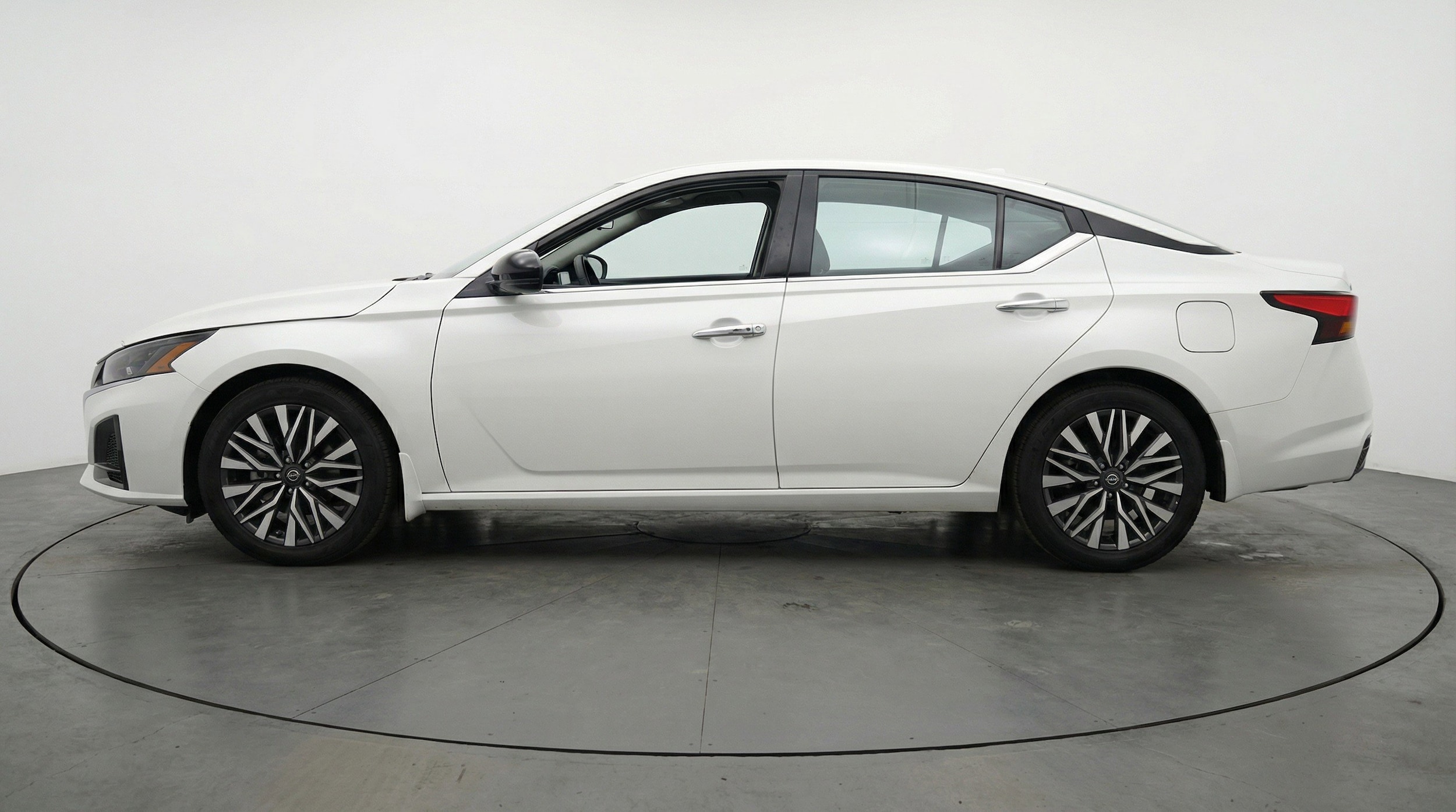 Thumbnail: 2025 Nissan Altima - 5