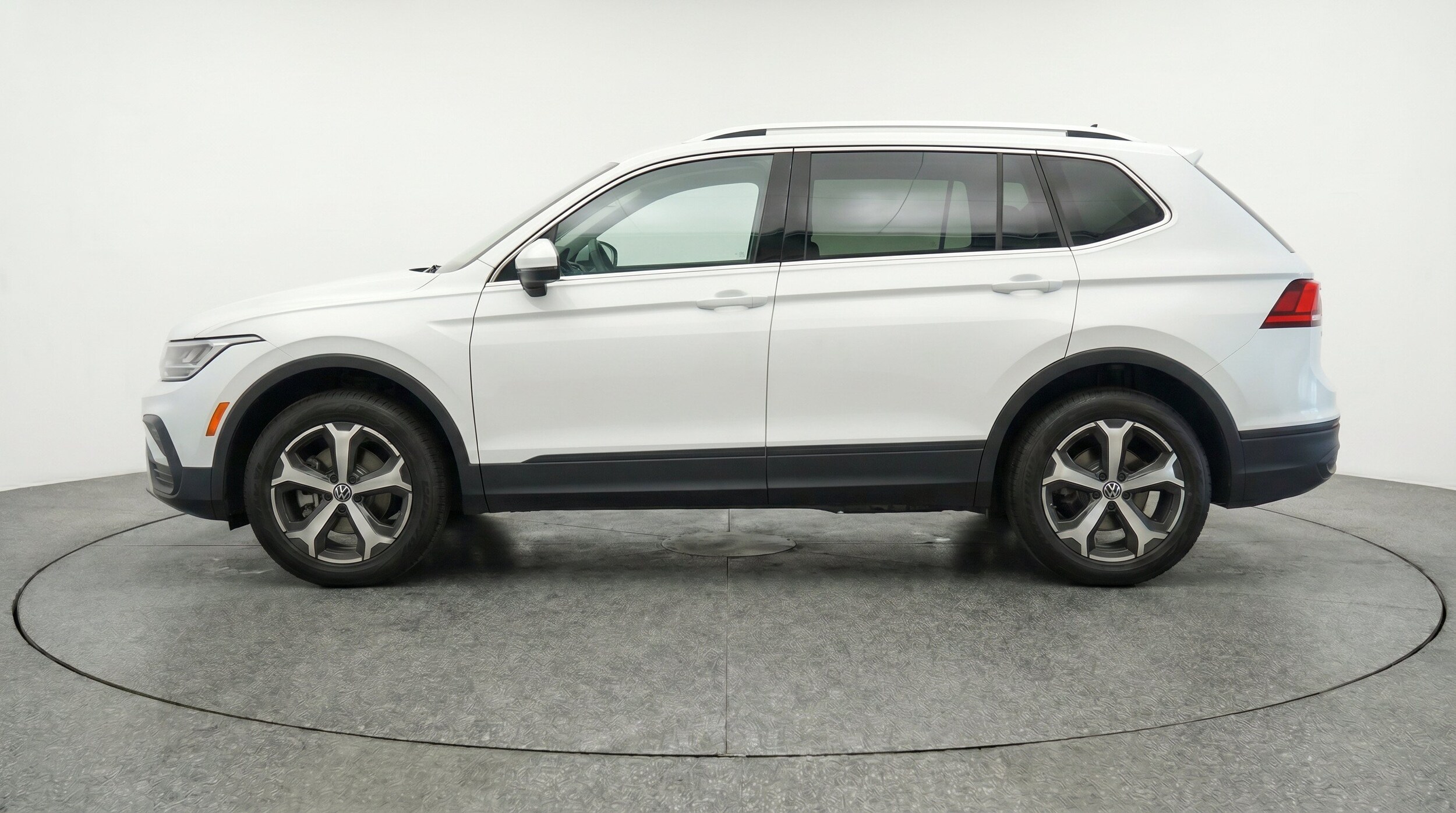Thumbnail: 2026 Volkswagen Tiguan - 5