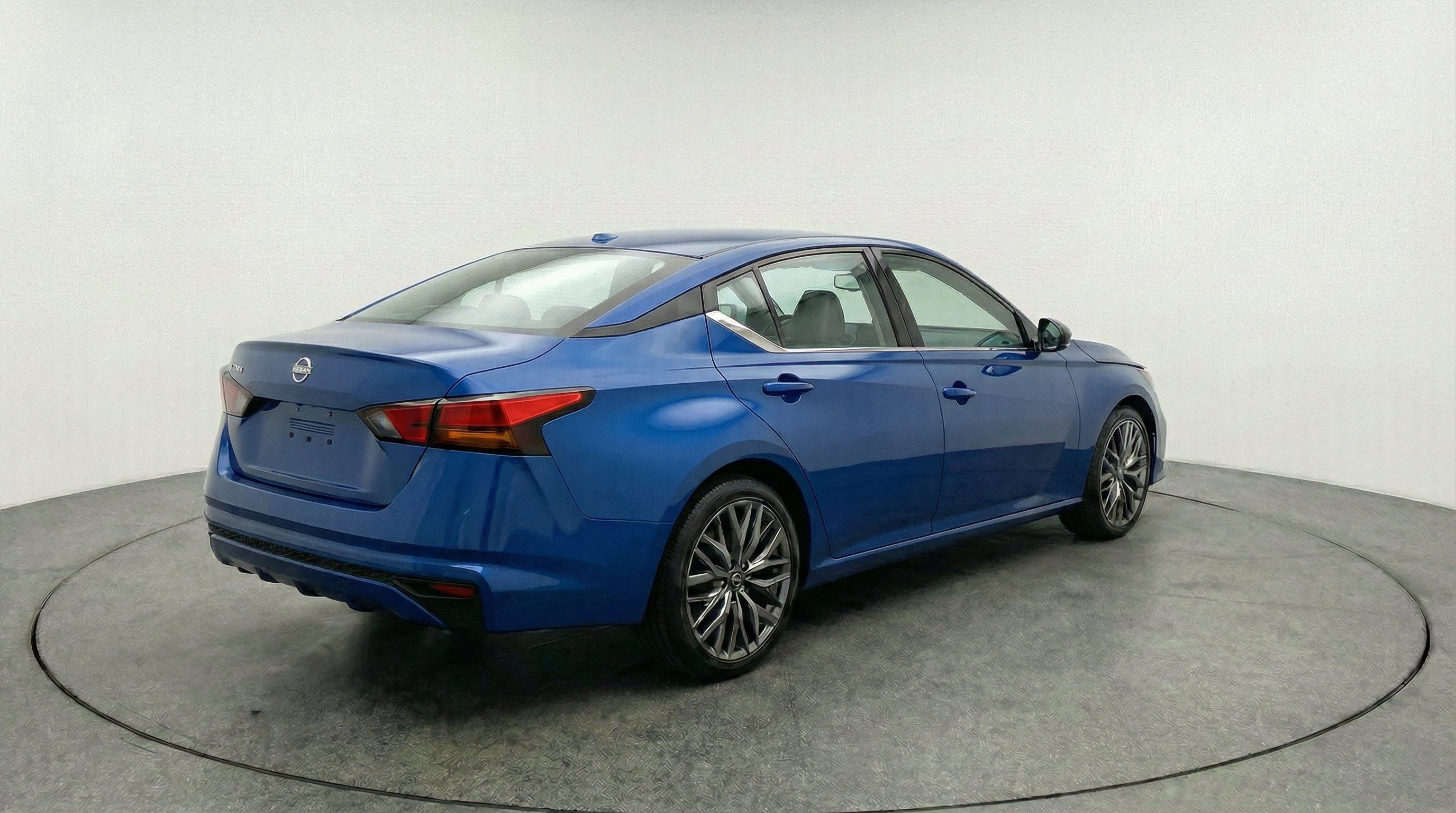 2025 Nissan Altima SV - Photo 9