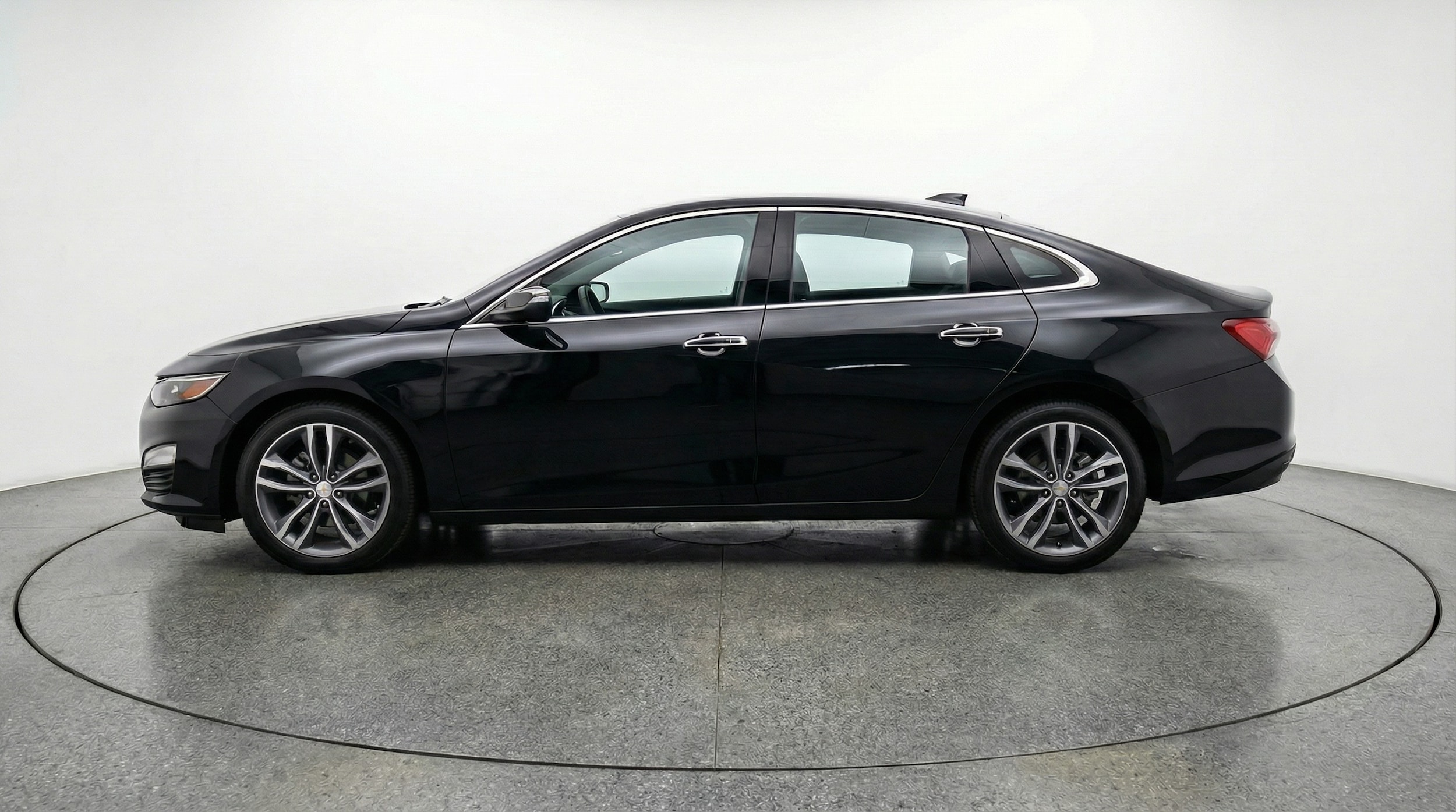 Thumbnail: 2024 Chevrolet Malibu - 4