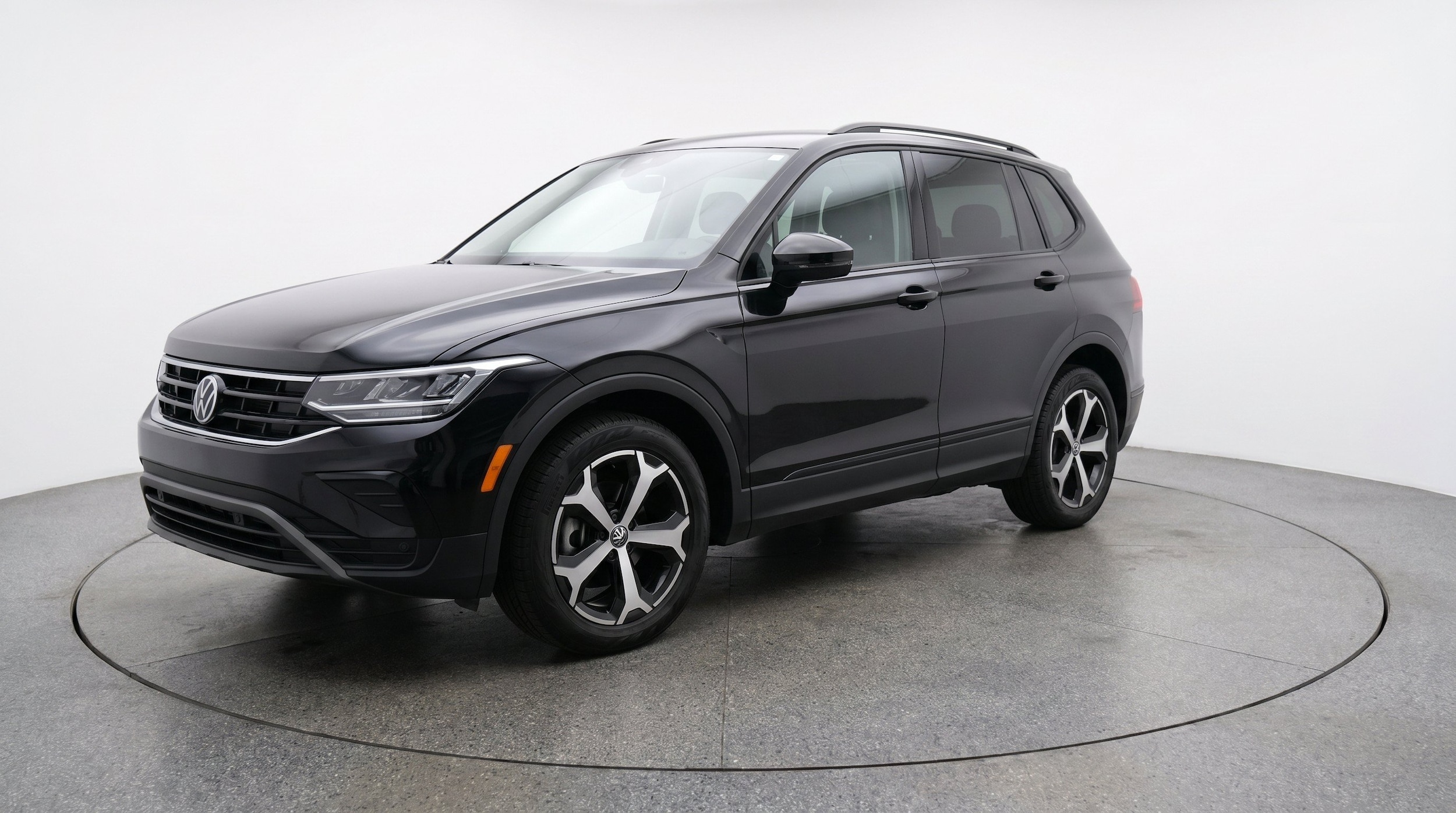 Thumbnail: 2026 Volkswagen Tiguan - 3