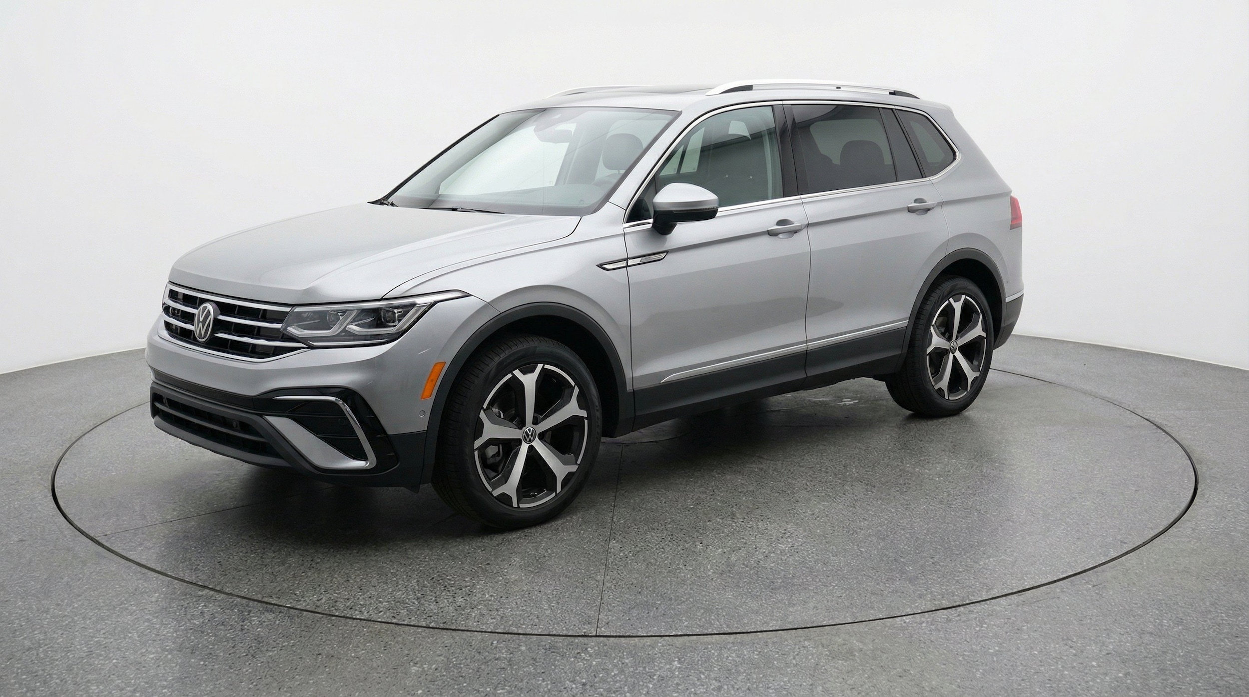Thumbnail: 2026 Volkswagen Tiguan - 3
