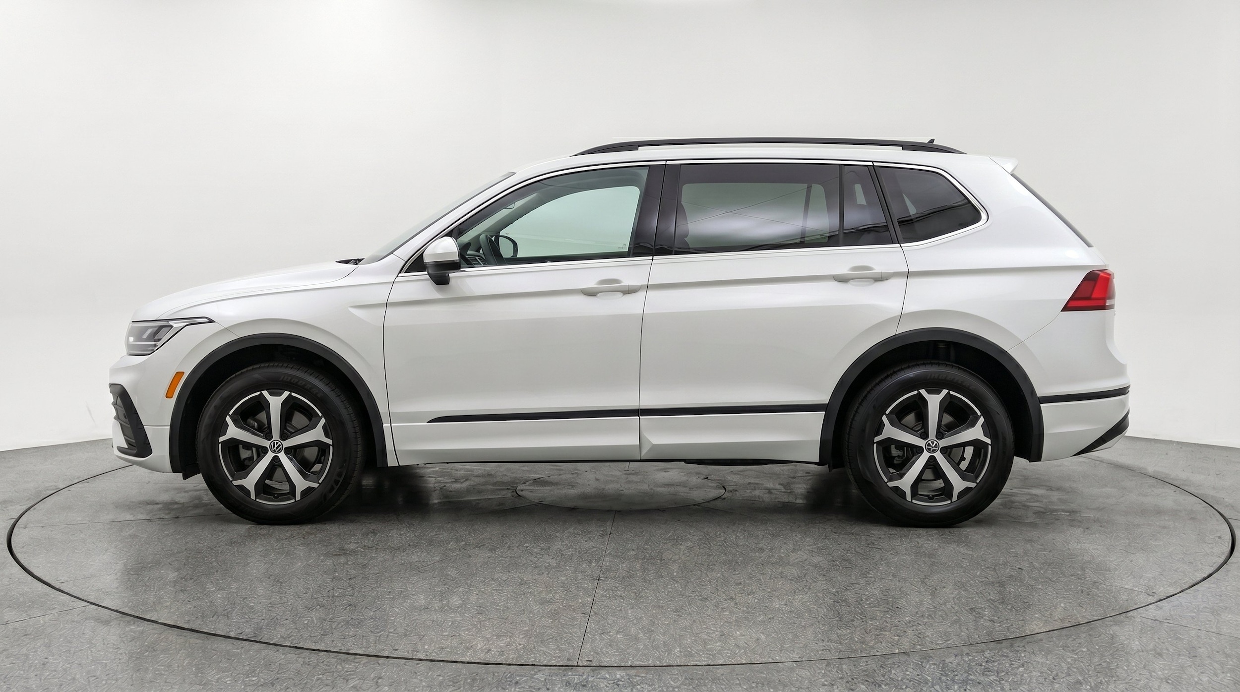 Thumbnail: 2026 Volkswagen Tiguan - 5