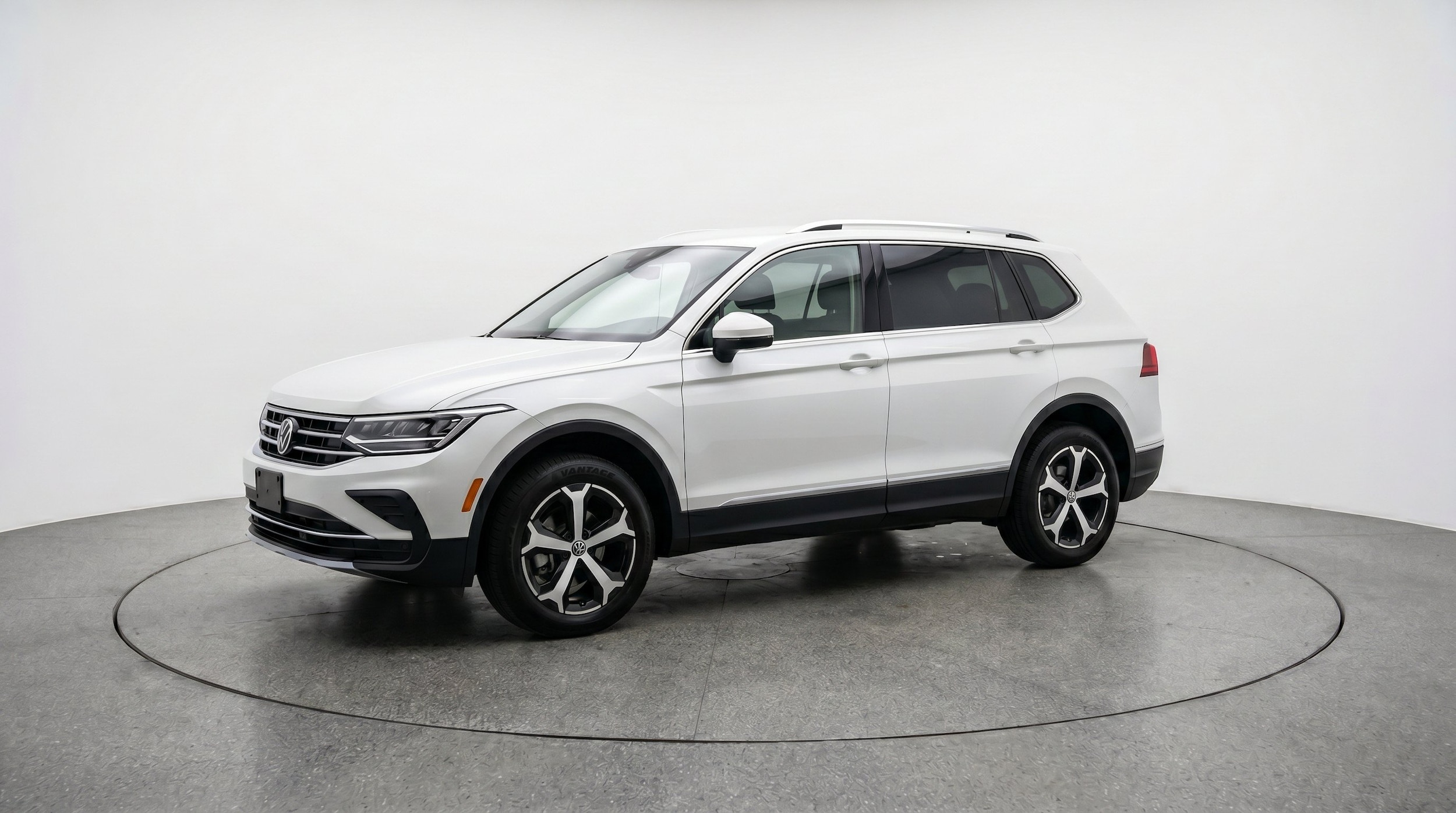 Thumbnail: 2026 Volkswagen Tiguan - 3