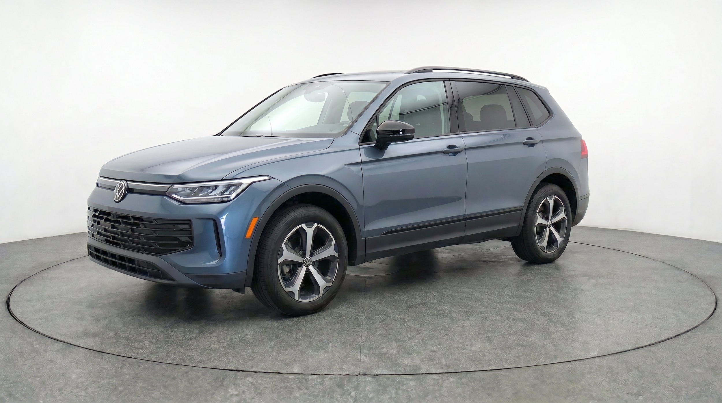 Thumbnail: 2026 Volkswagen Tiguan - 3
