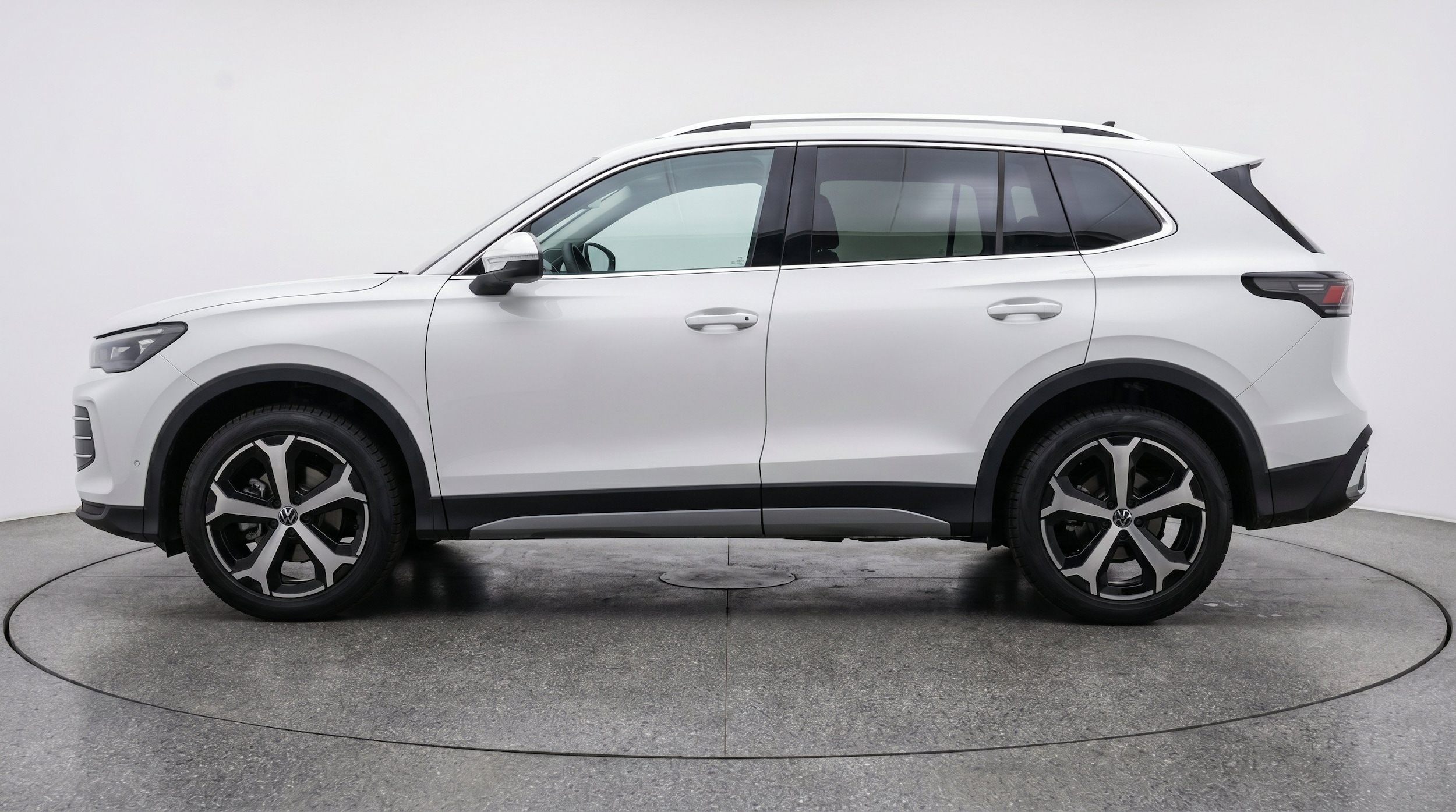 Thumbnail: 2026 Volkswagen Tiguan - 5