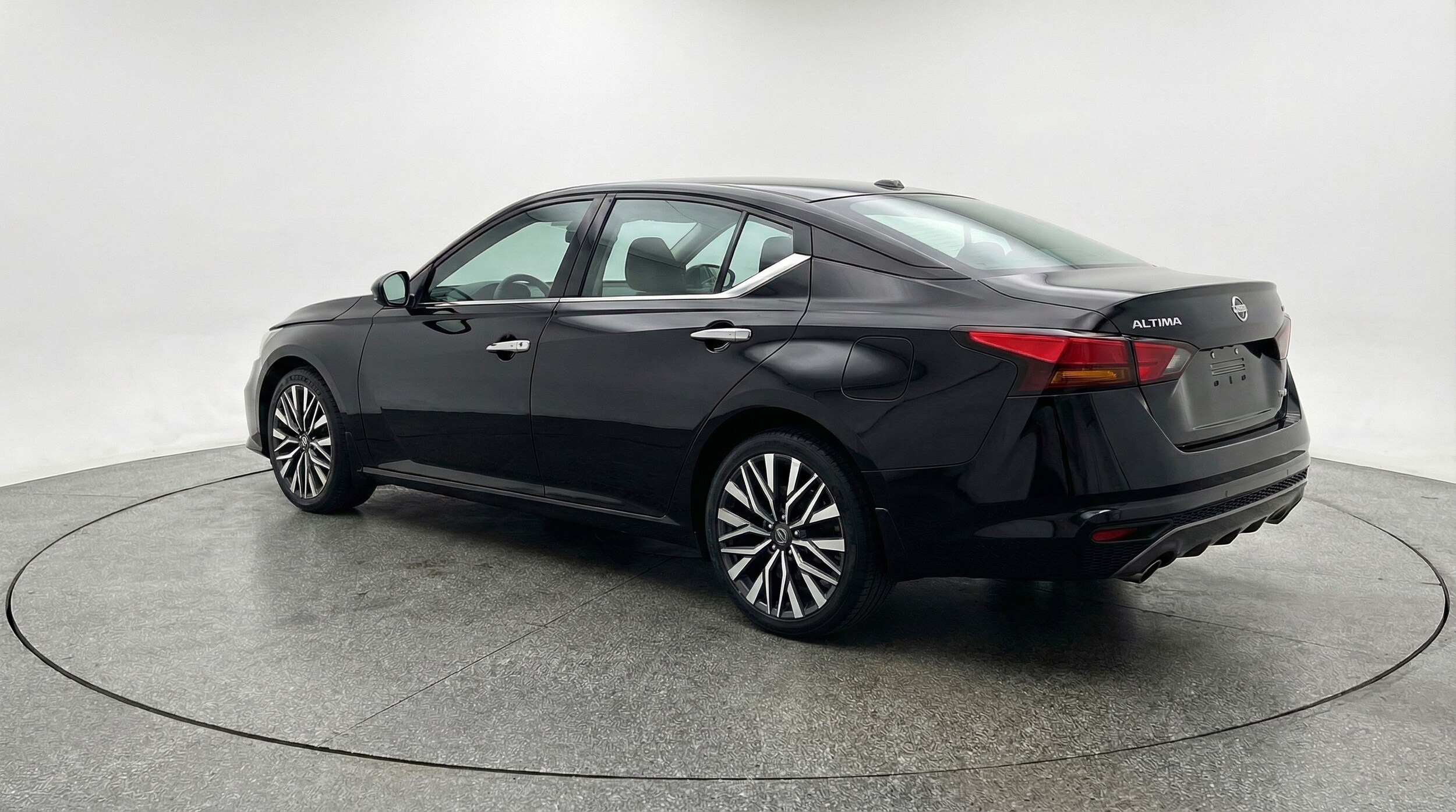 Thumbnail: 2025 Nissan Altima - 5
