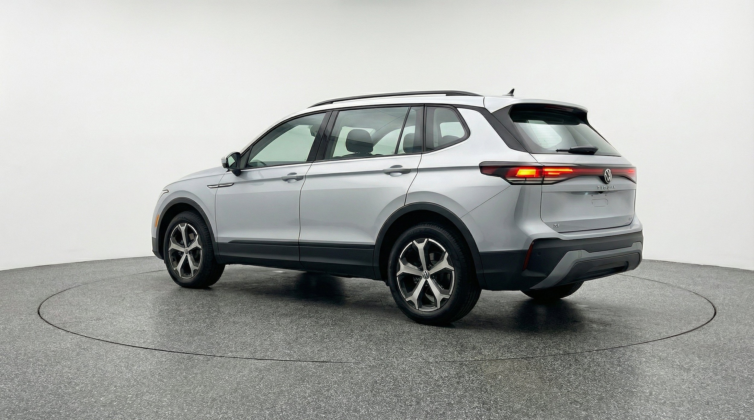 Thumbnail: 2026 Volkswagen Tiguan - 6