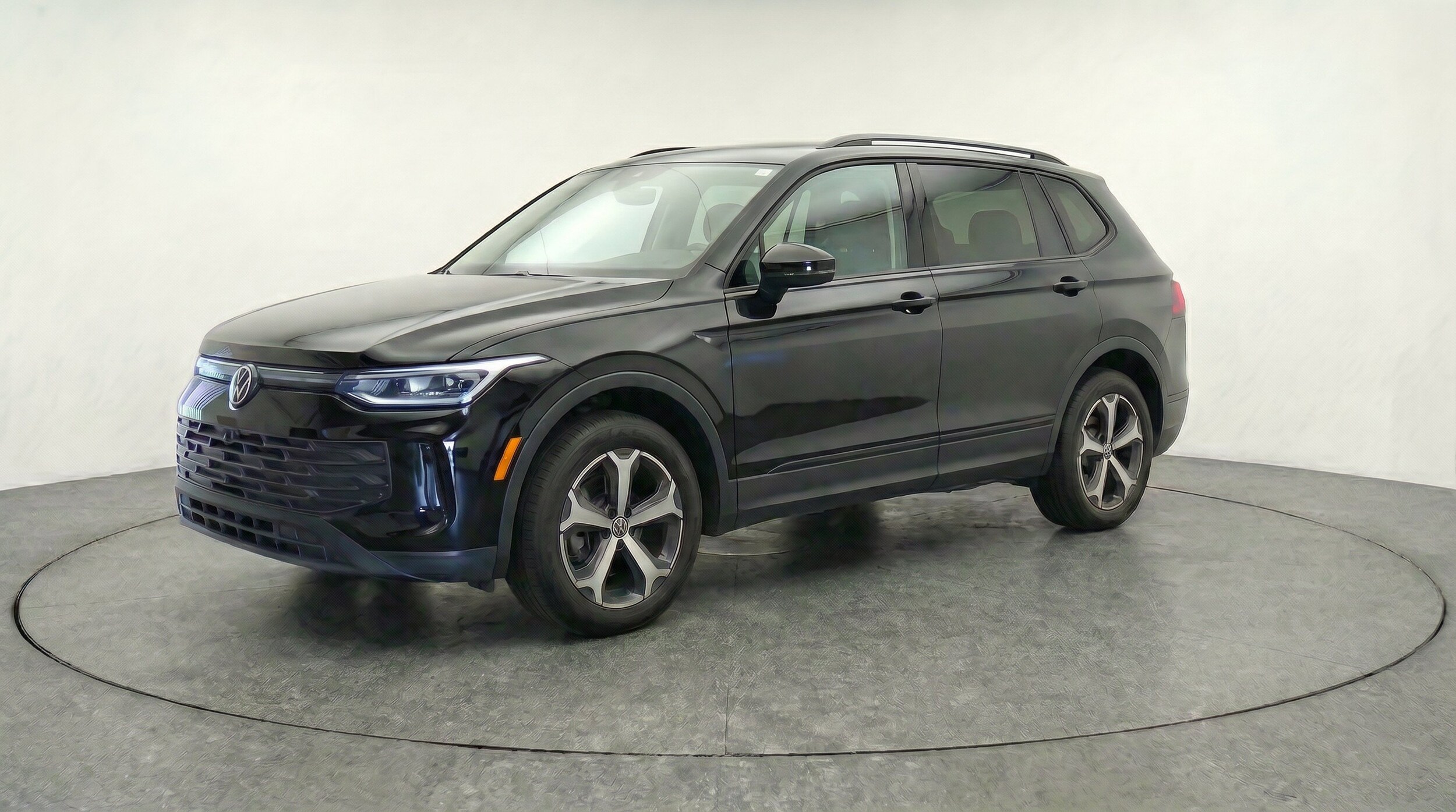 Thumbnail: 2026 Volkswagen Tiguan - 3