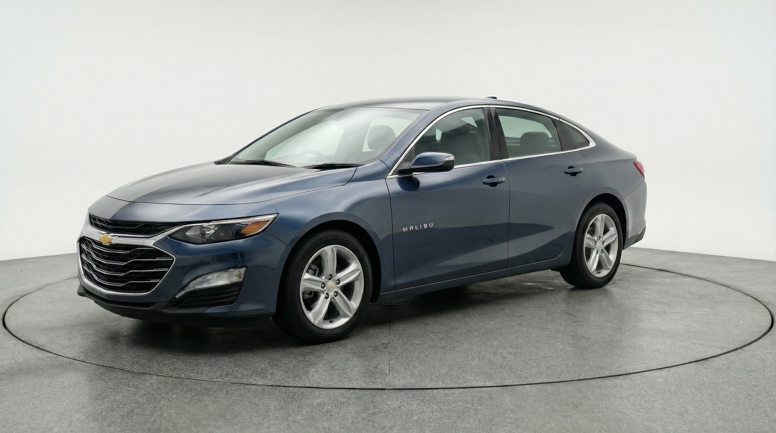 Thumbnail: 2023 Chevrolet Malibu - 3