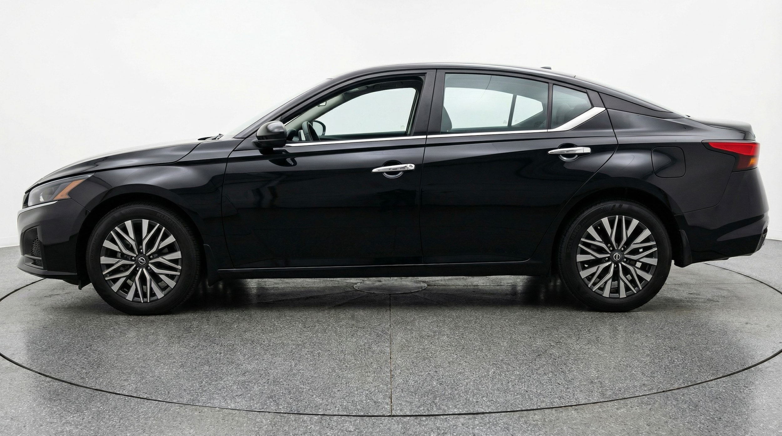 Thumbnail: 2025 Nissan Altima - 4