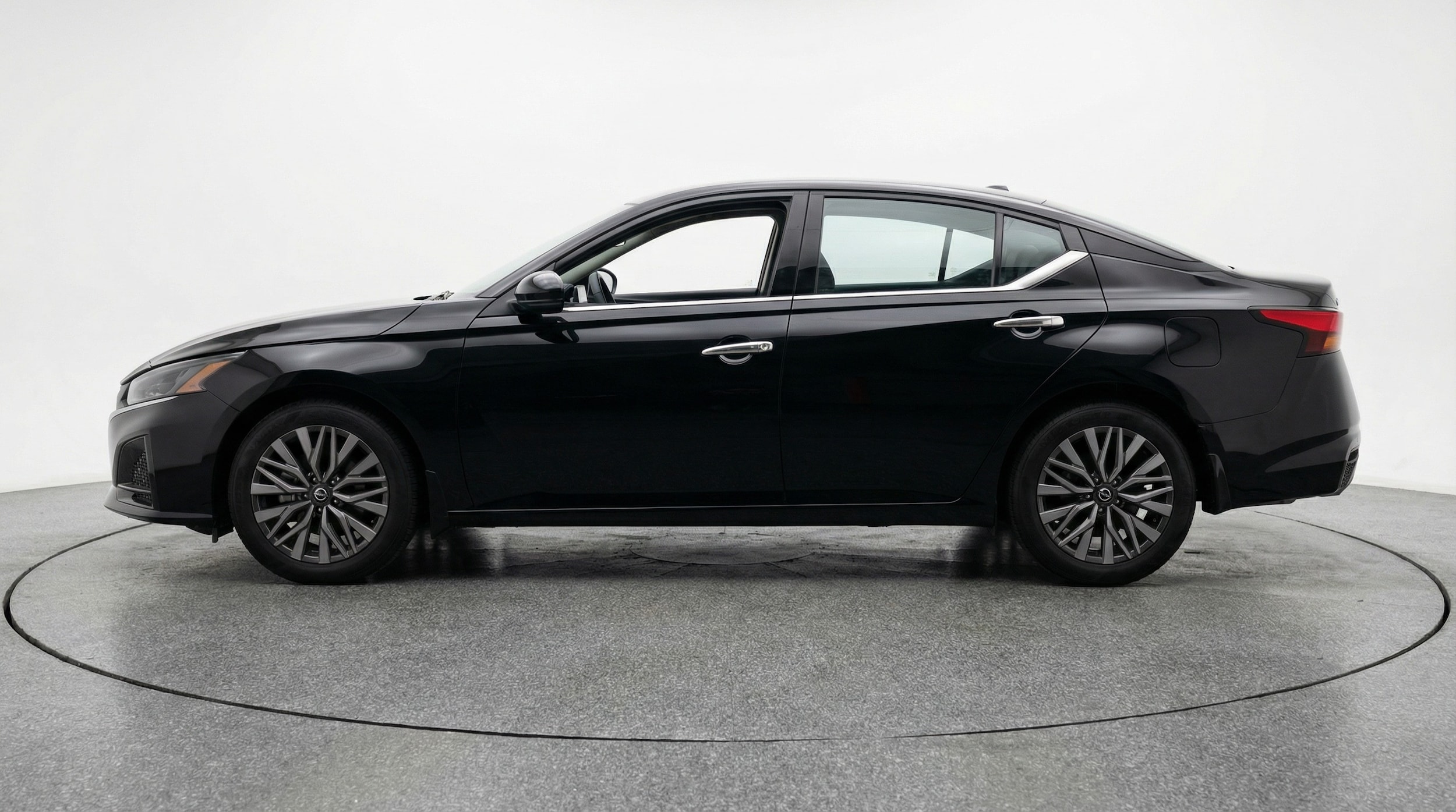 Thumbnail: 2025 Nissan Altima - 4