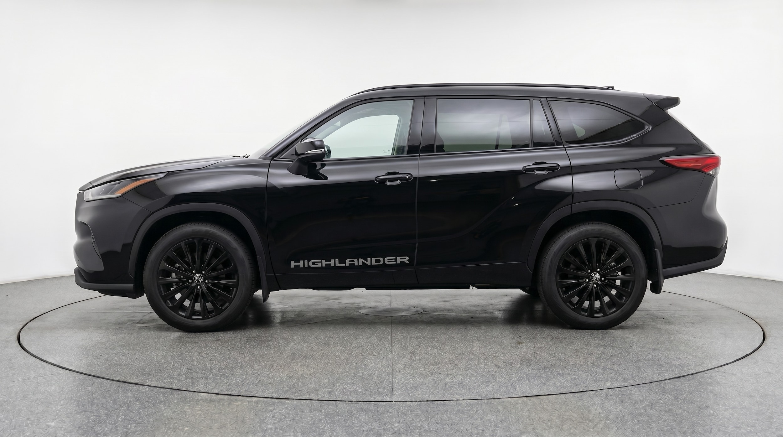 Thumbnail: 2025 Toyota Highlander - 4