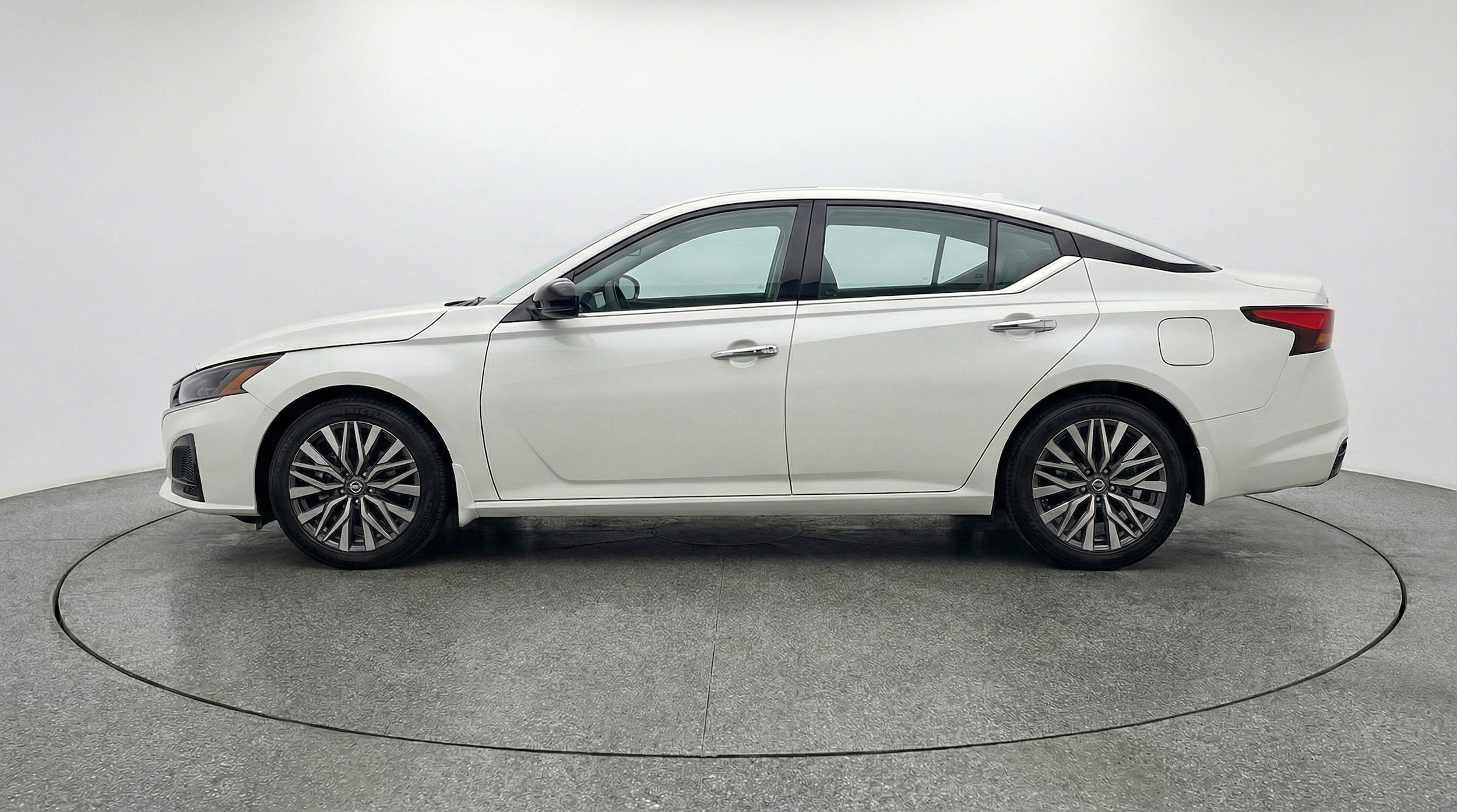 Thumbnail: 2025 Nissan Altima - 5