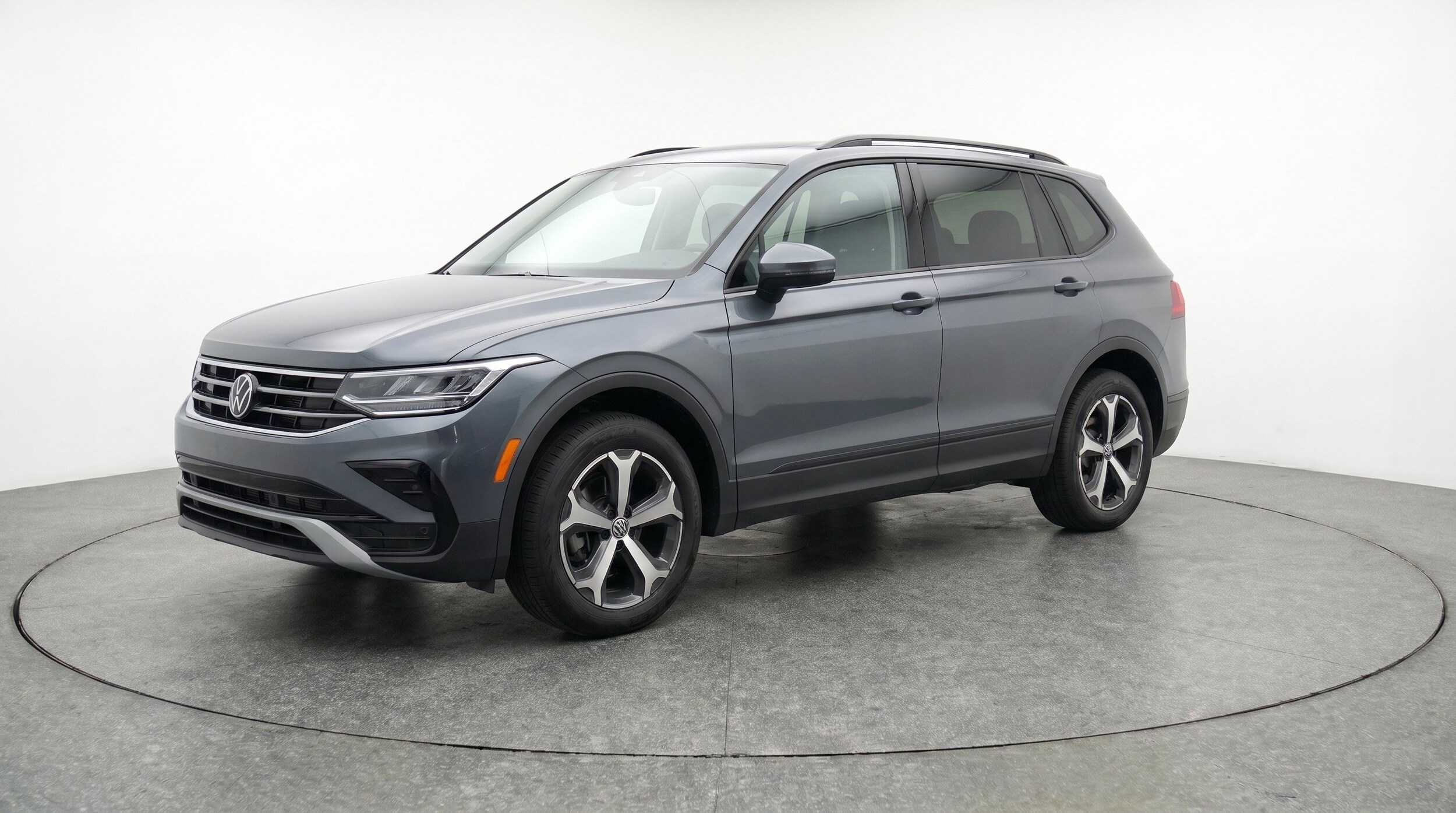 Thumbnail: 2026 Volkswagen Tiguan - 3