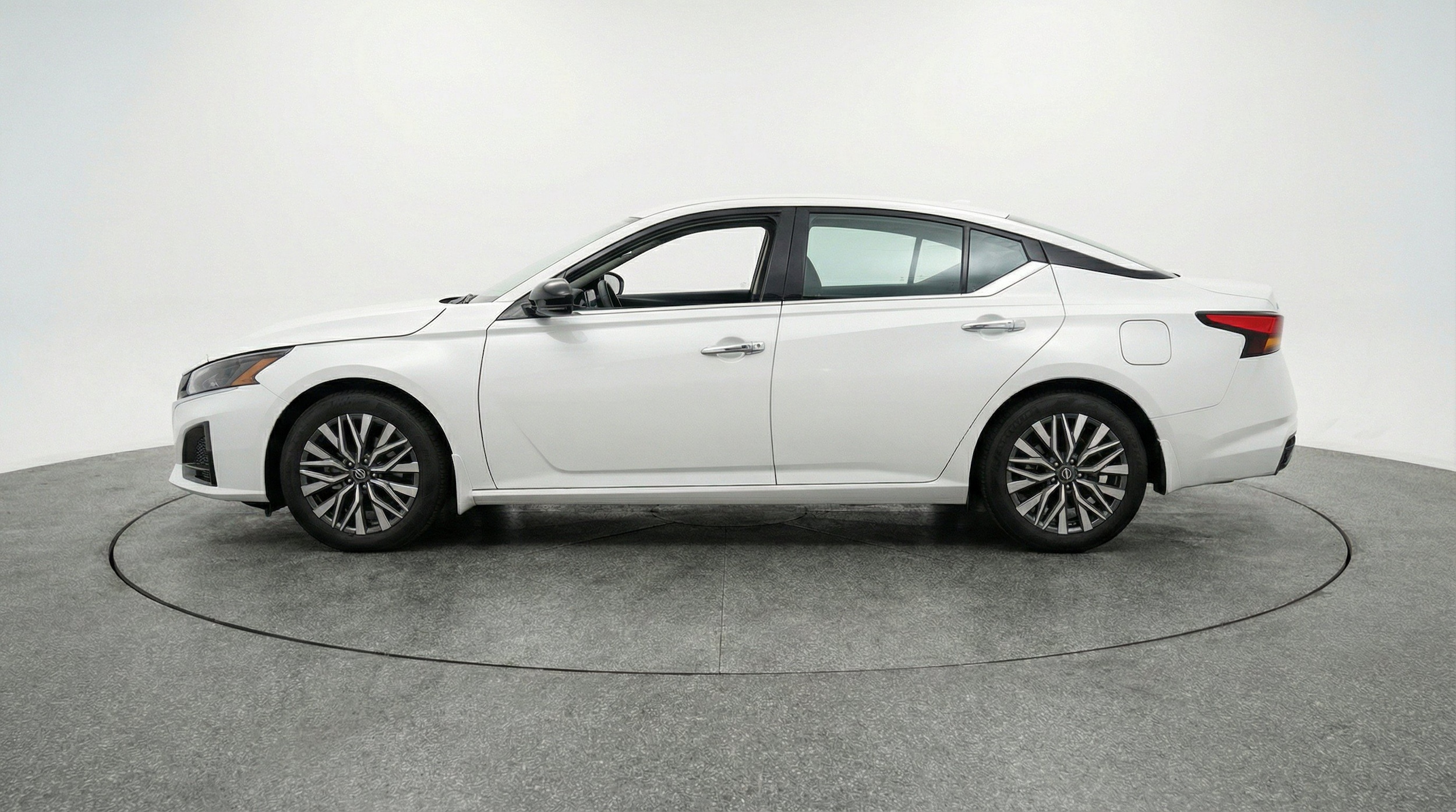 Thumbnail: 2025 Nissan Altima - 5