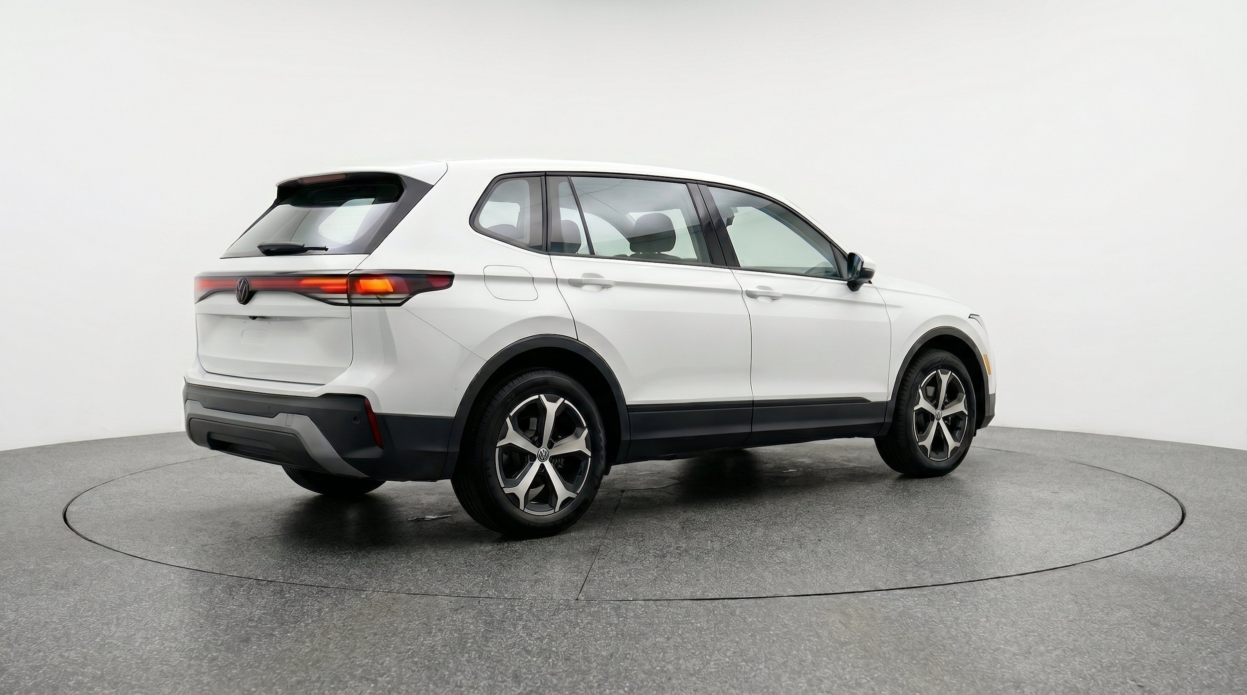 Thumbnail: 2026 Volkswagen Tiguan - 9