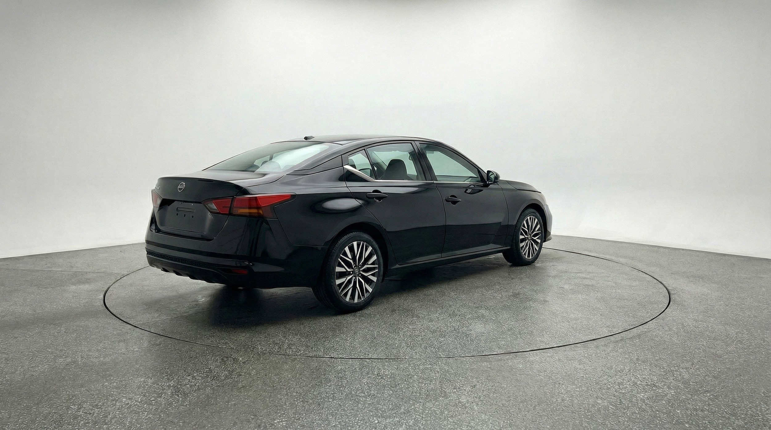 2025 Nissan Altima SV - Photo 9