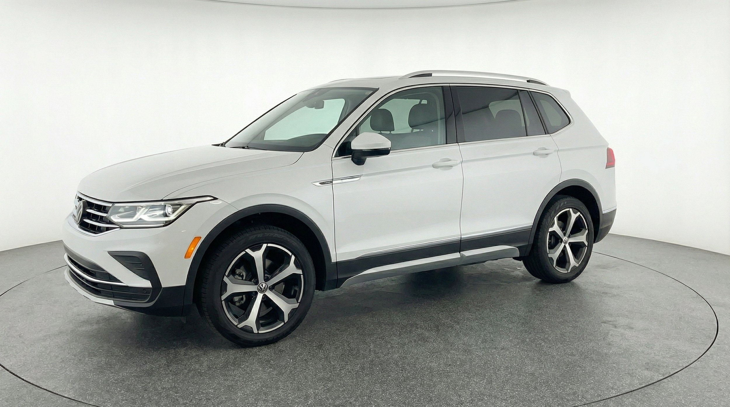 Thumbnail: 2026 Volkswagen Tiguan - 3