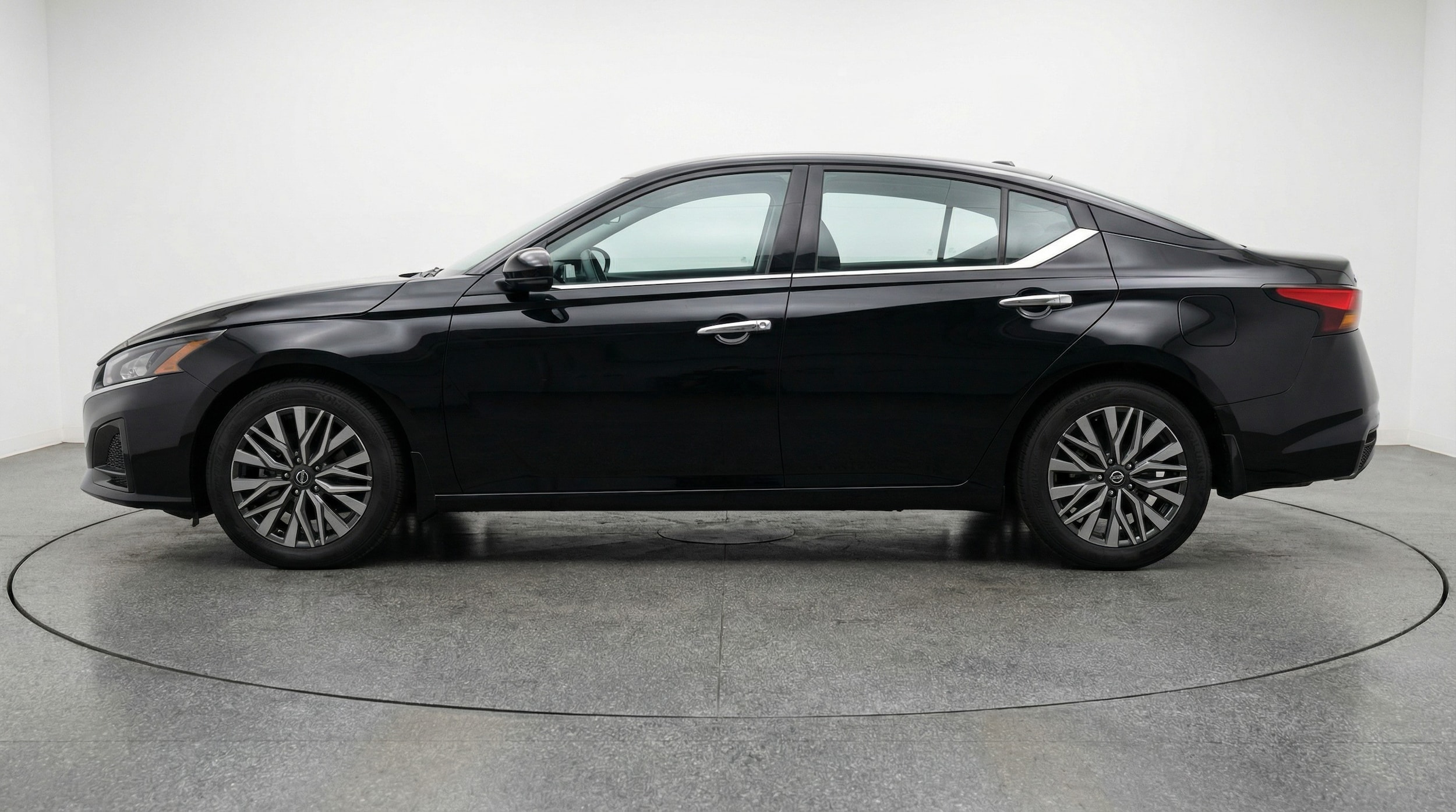 Thumbnail: 2025 Nissan Altima - 4