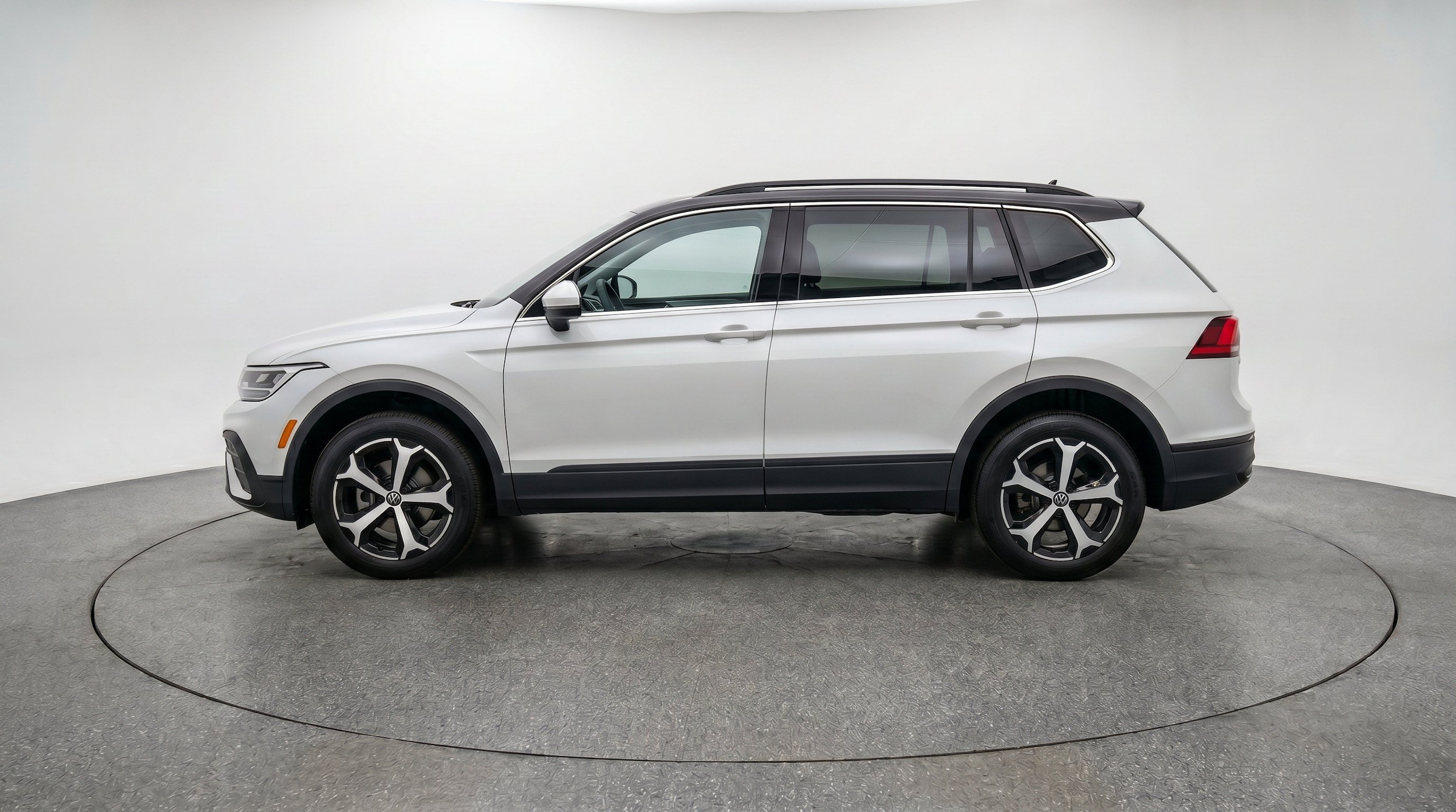 Thumbnail: 2026 Volkswagen Tiguan - 5