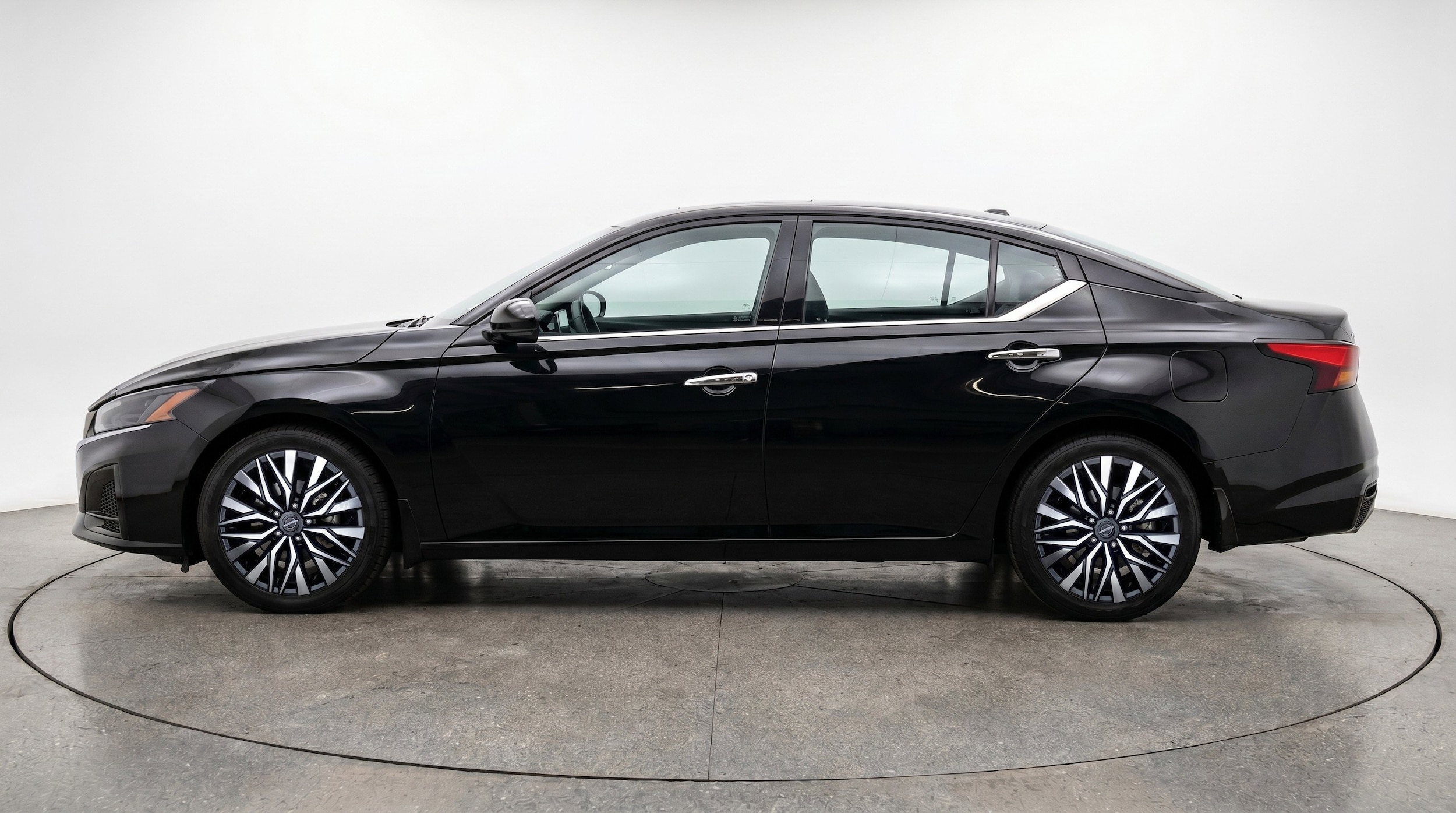 Thumbnail: 2025 Nissan Altima - 5