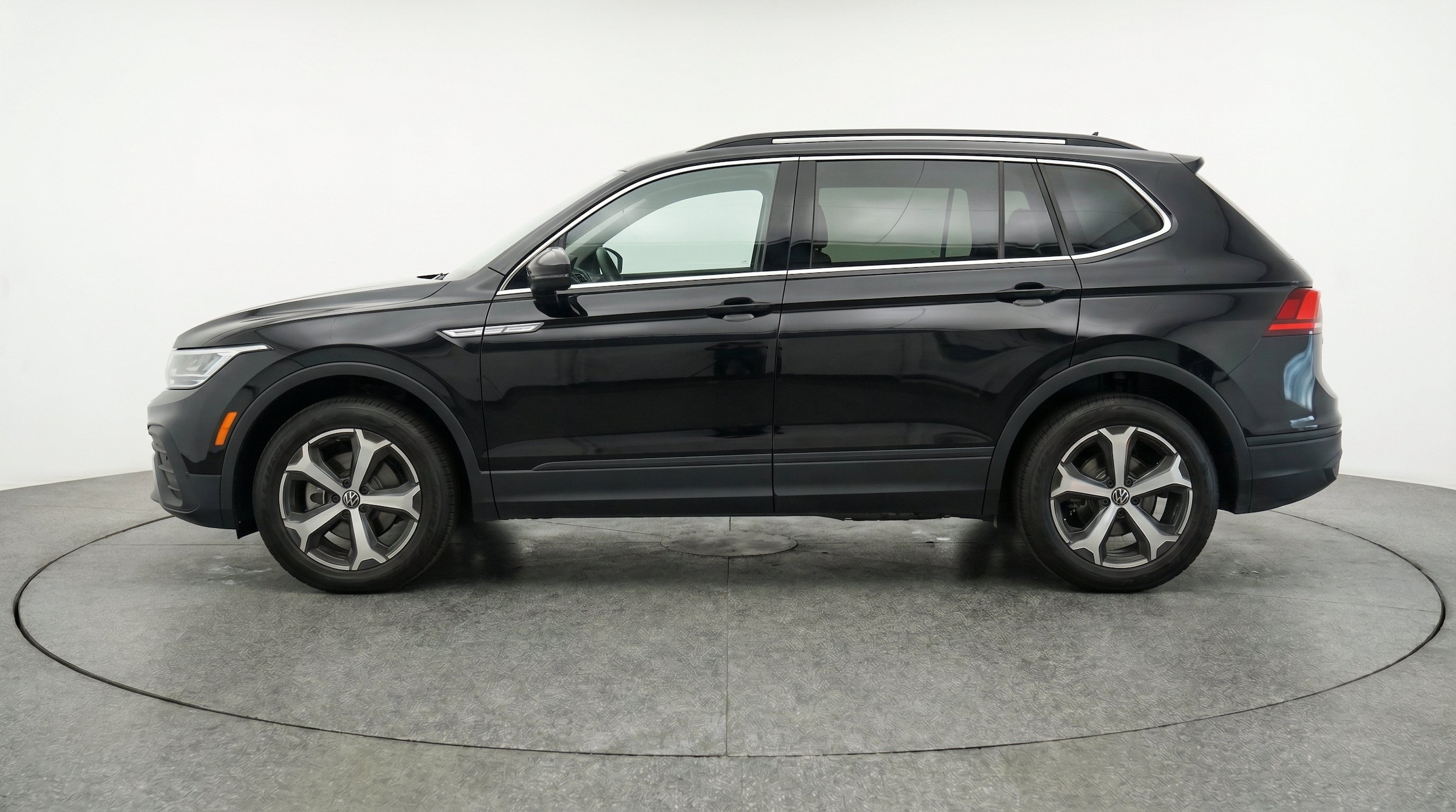 Thumbnail: 2026 Volkswagen Tiguan - 5