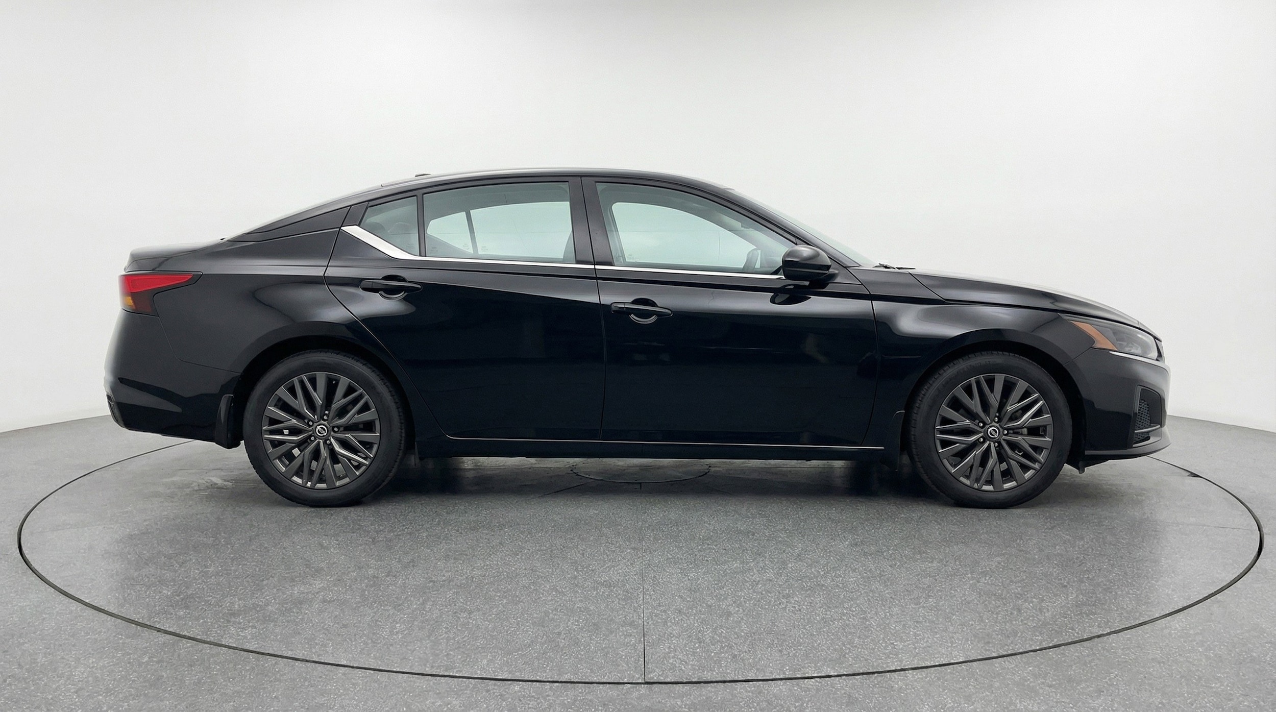 2025 Nissan Altima SV - Photo 11