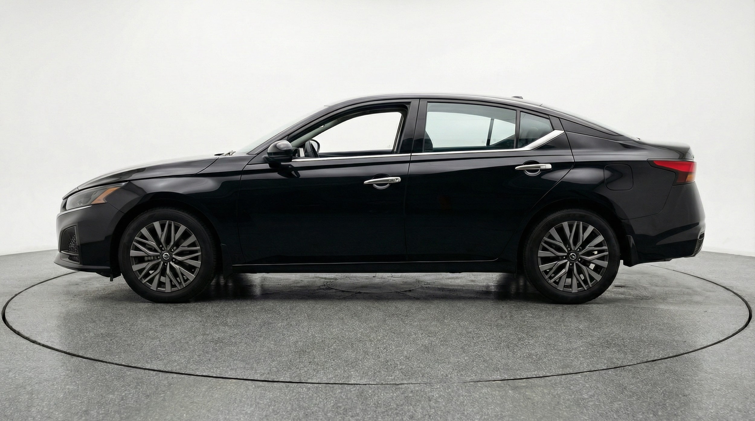 Thumbnail: 2025 Nissan Altima - 8