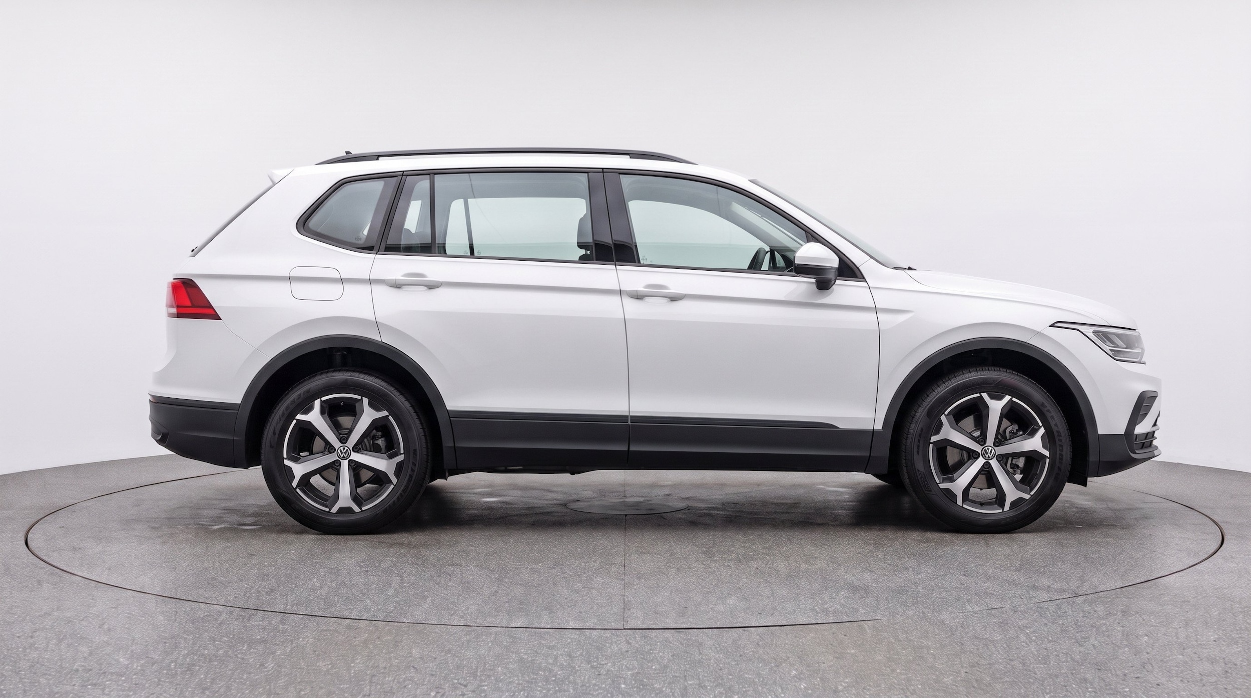 Thumbnail: 2026 Volkswagen Tiguan - 10