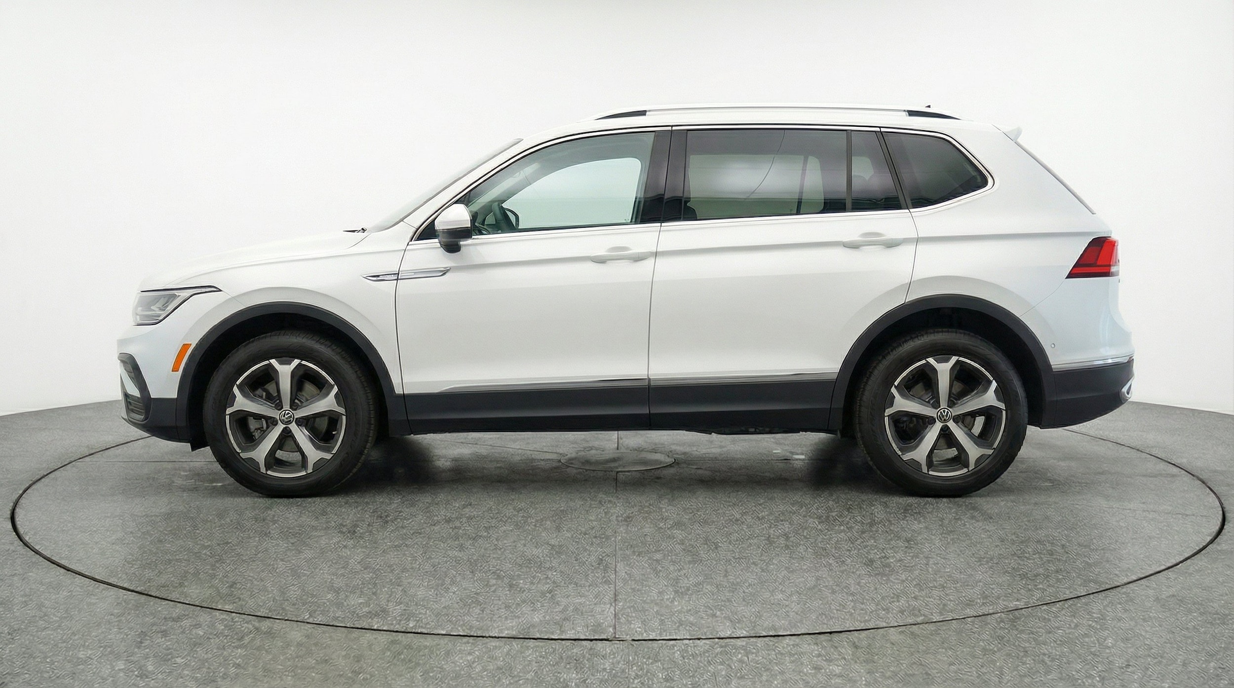 Thumbnail: 2026 Volkswagen Tiguan - 5