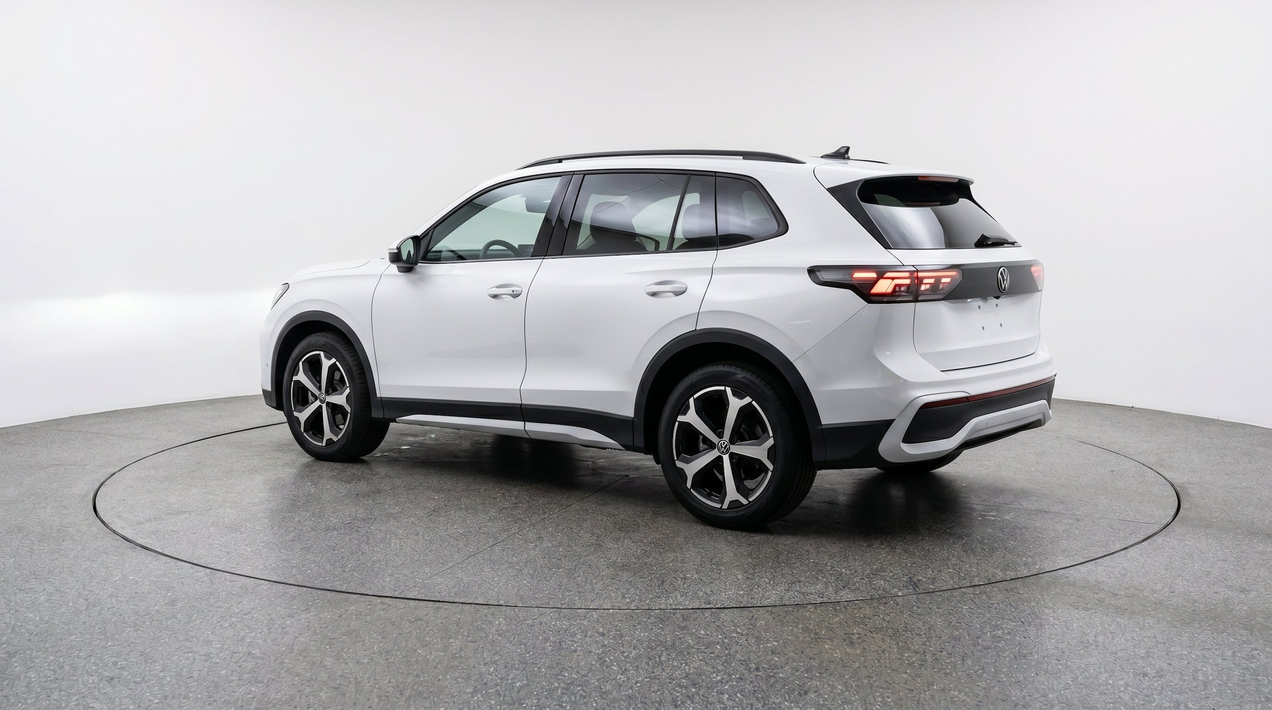 Thumbnail: 2026 Volkswagen Tiguan - 6