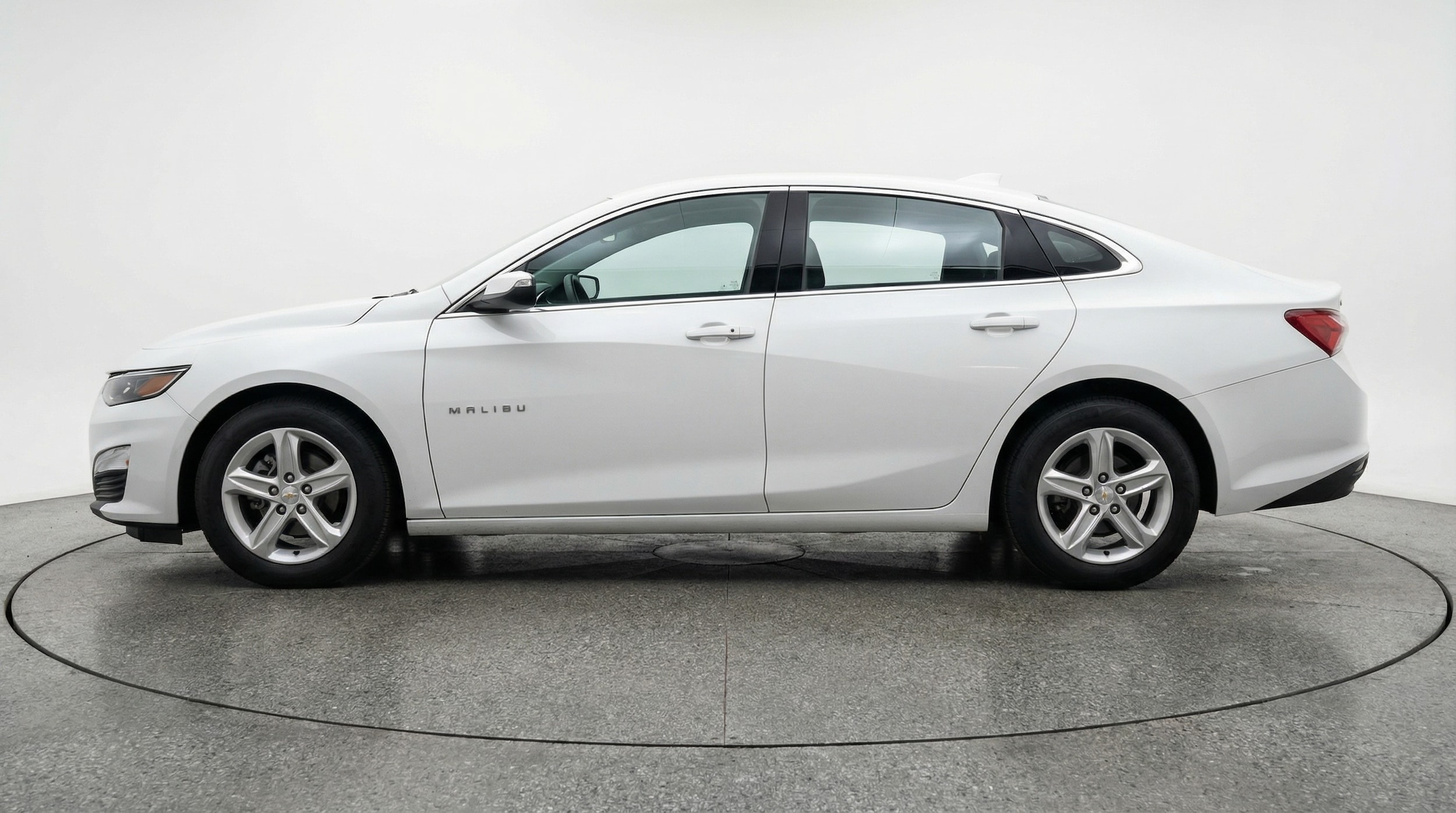 Thumbnail: 2023 Chevrolet Malibu - 4