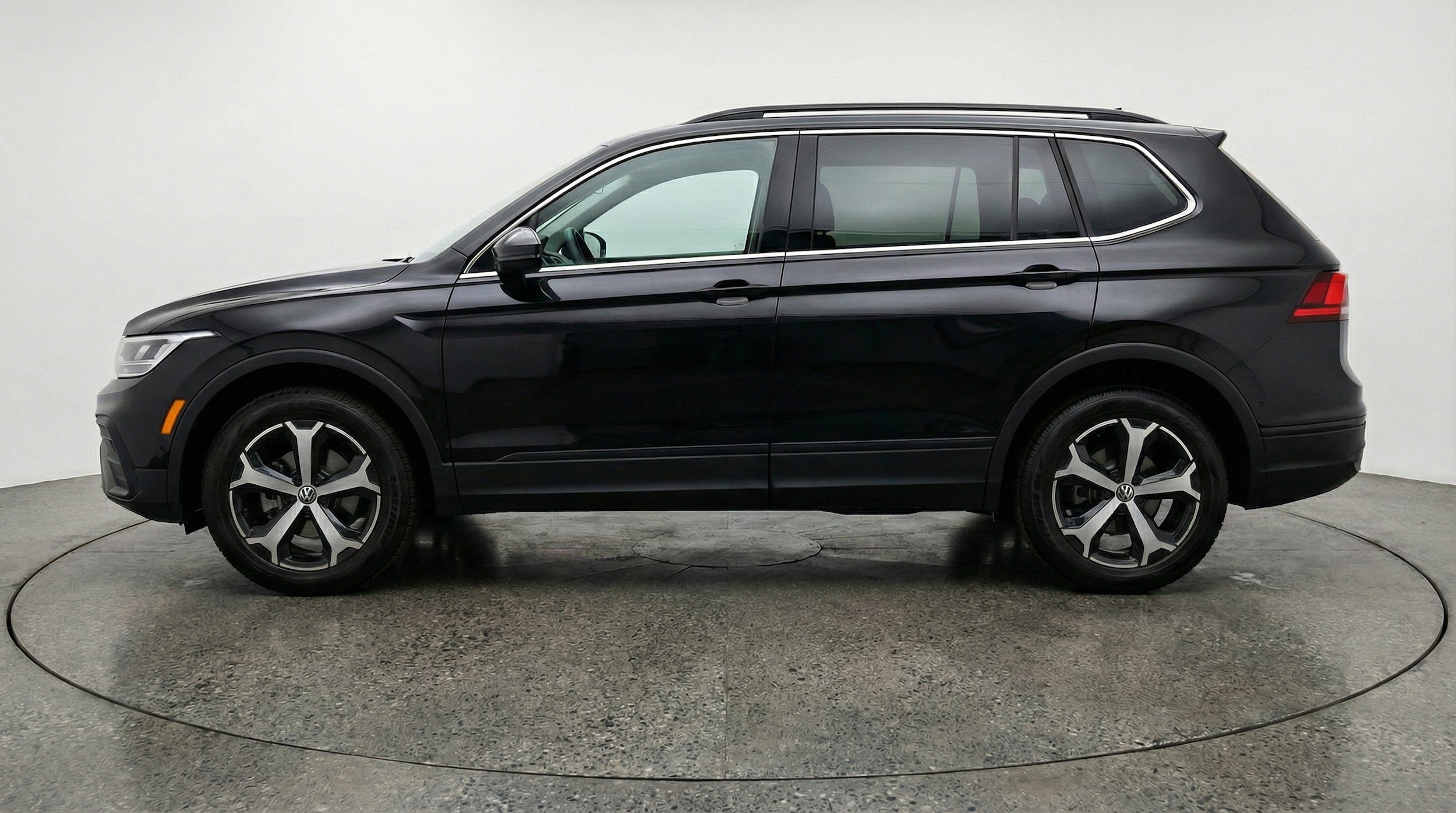 Thumbnail: 2026 Volkswagen Tiguan - 5