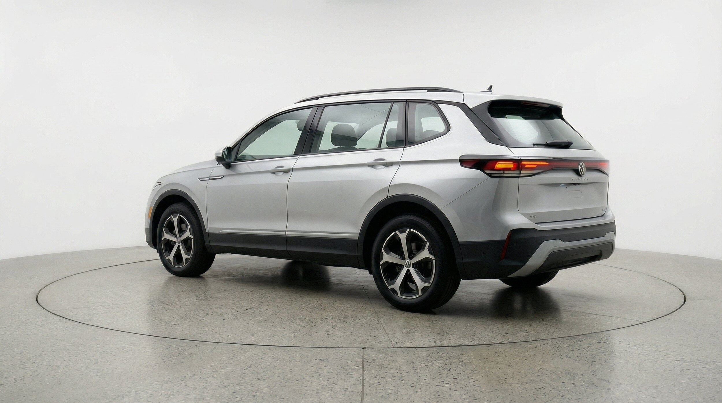 Thumbnail: 2026 Volkswagen Tiguan - 6