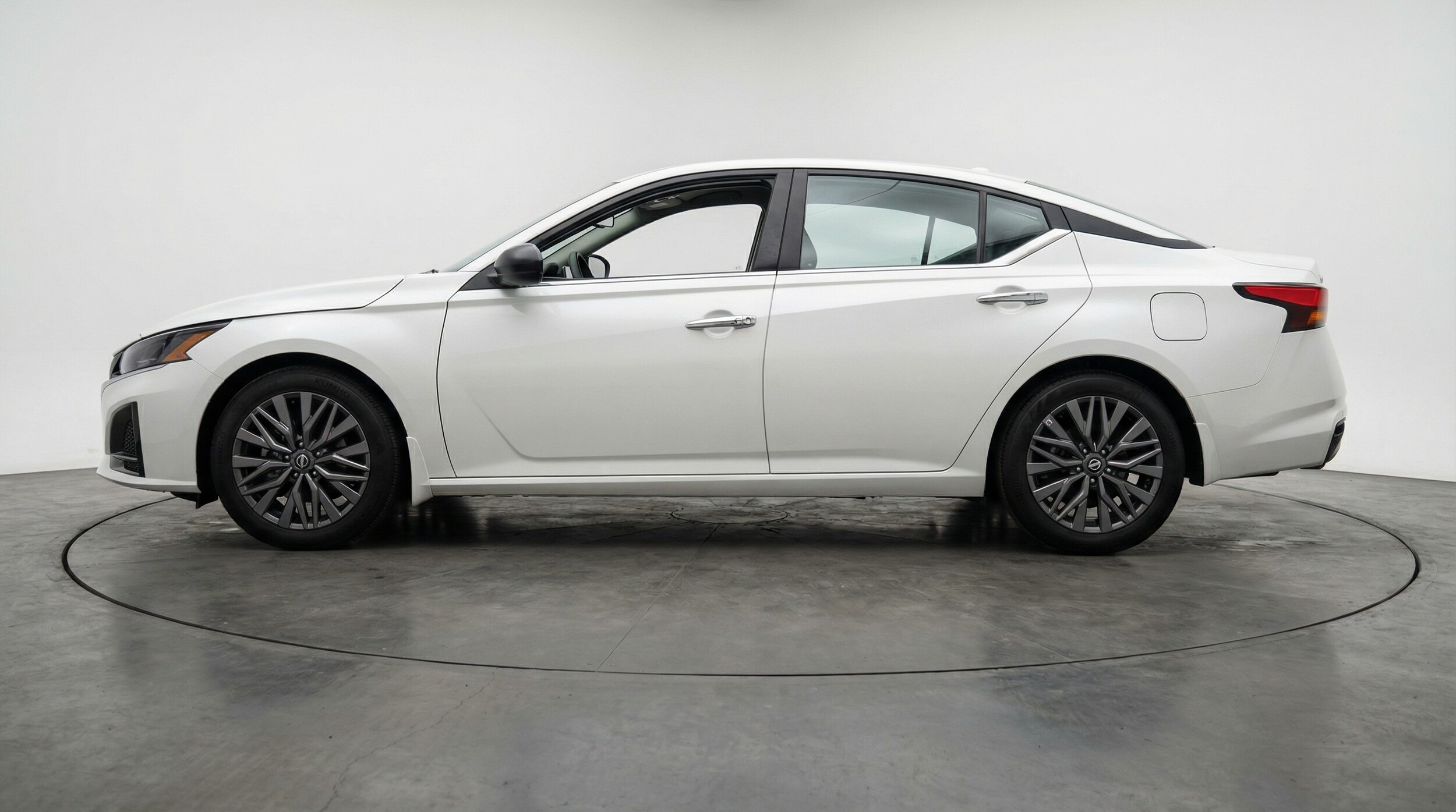 Thumbnail: 2025 Nissan Altima - 4