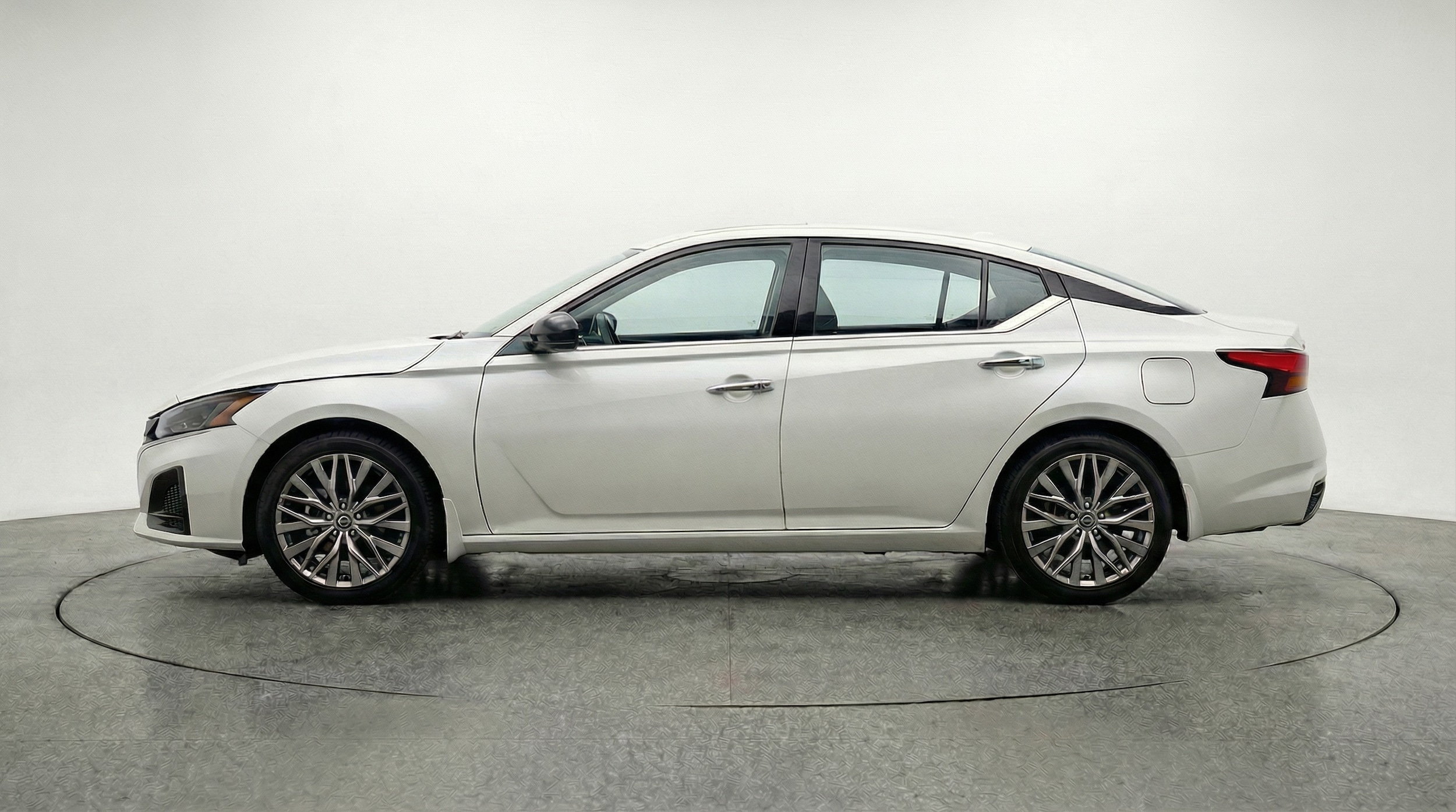 Thumbnail: 2025 Nissan Altima - 4