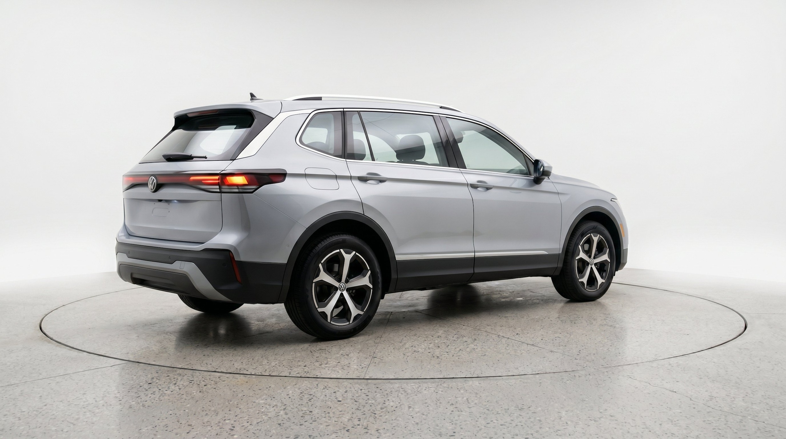 Thumbnail: 2026 Volkswagen Tiguan - 9