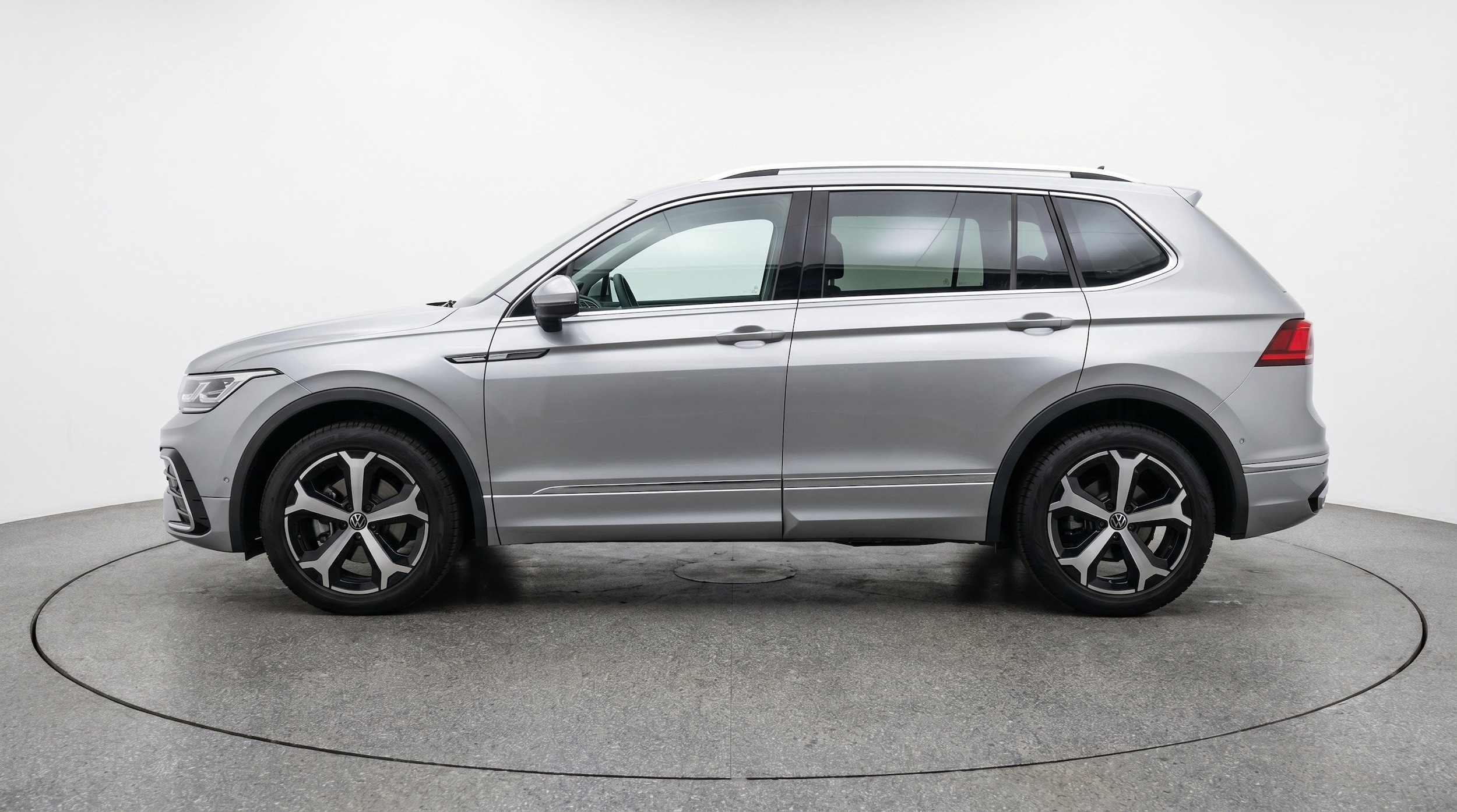 Thumbnail: 2026 Volkswagen Tiguan - 5