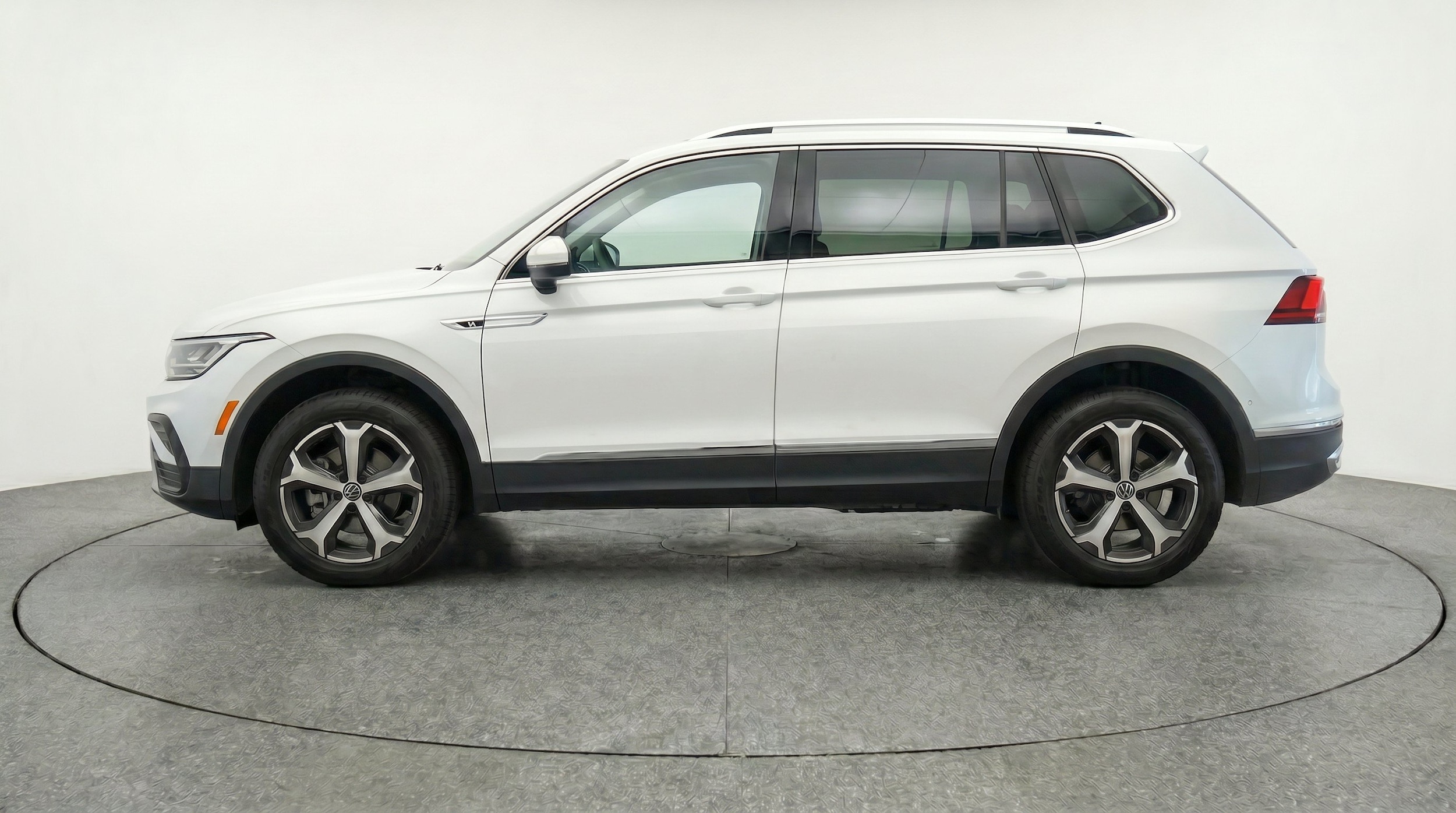 Thumbnail: 2026 Volkswagen Tiguan - 5