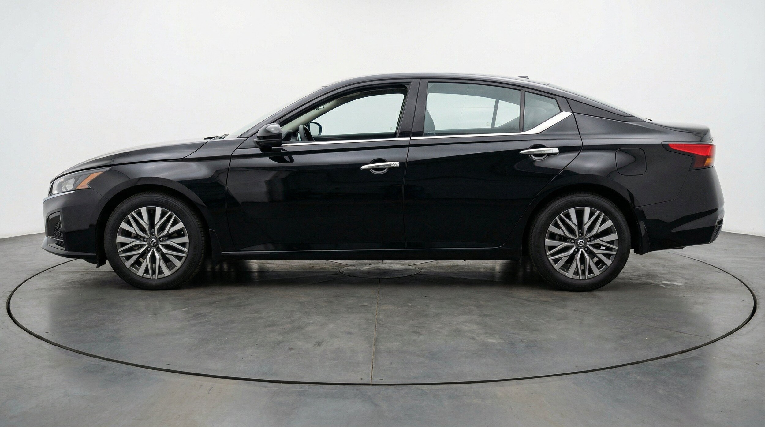 Thumbnail: 2025 Nissan Altima - 5
