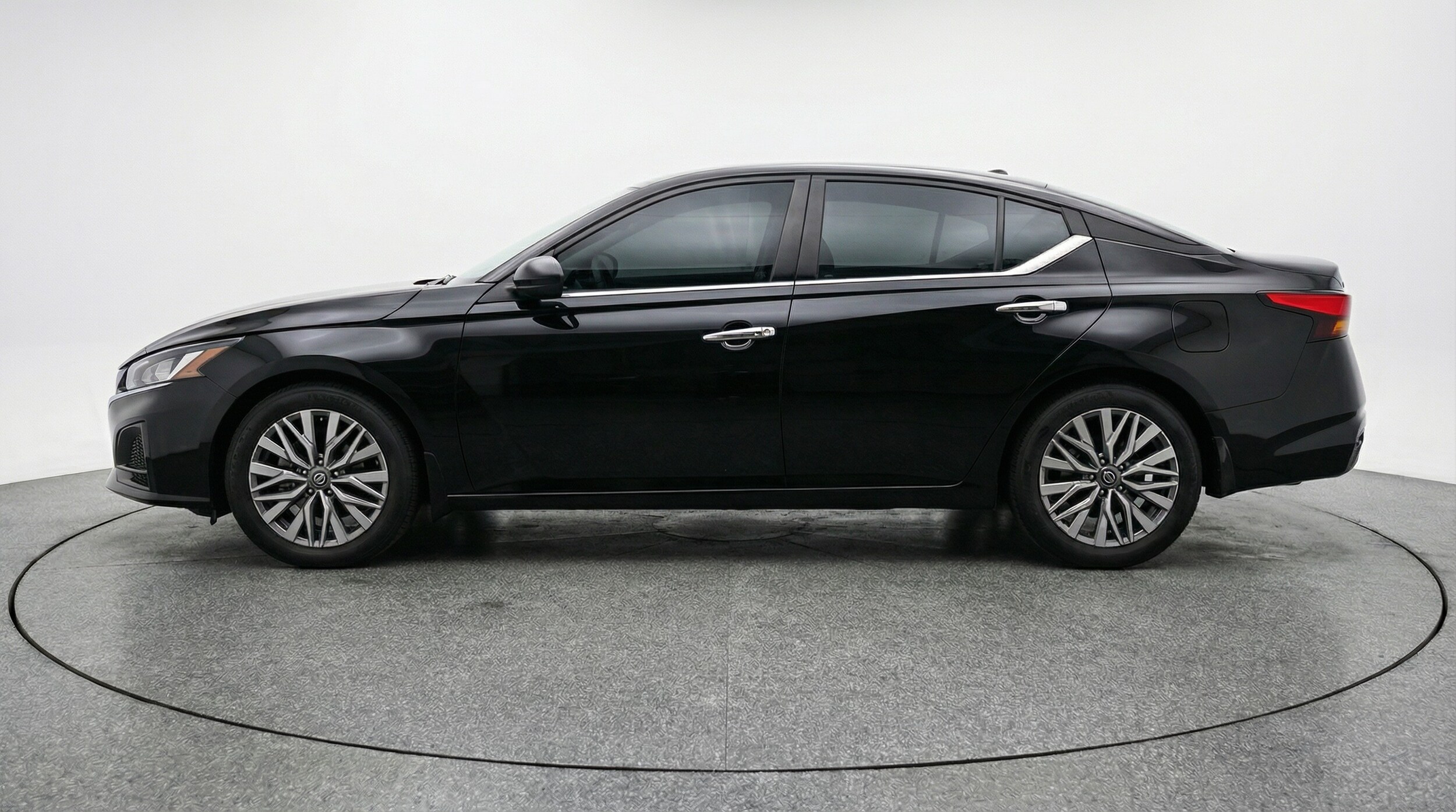 Thumbnail: 2025 Nissan Altima - 4